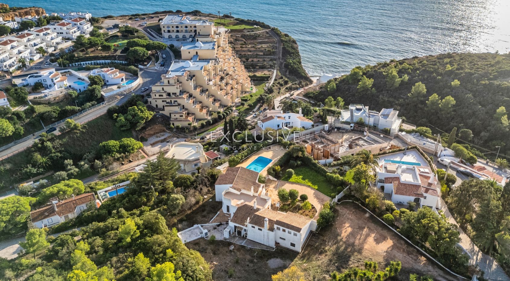 House with big plot to renovate close to the beach in Carvoeiro