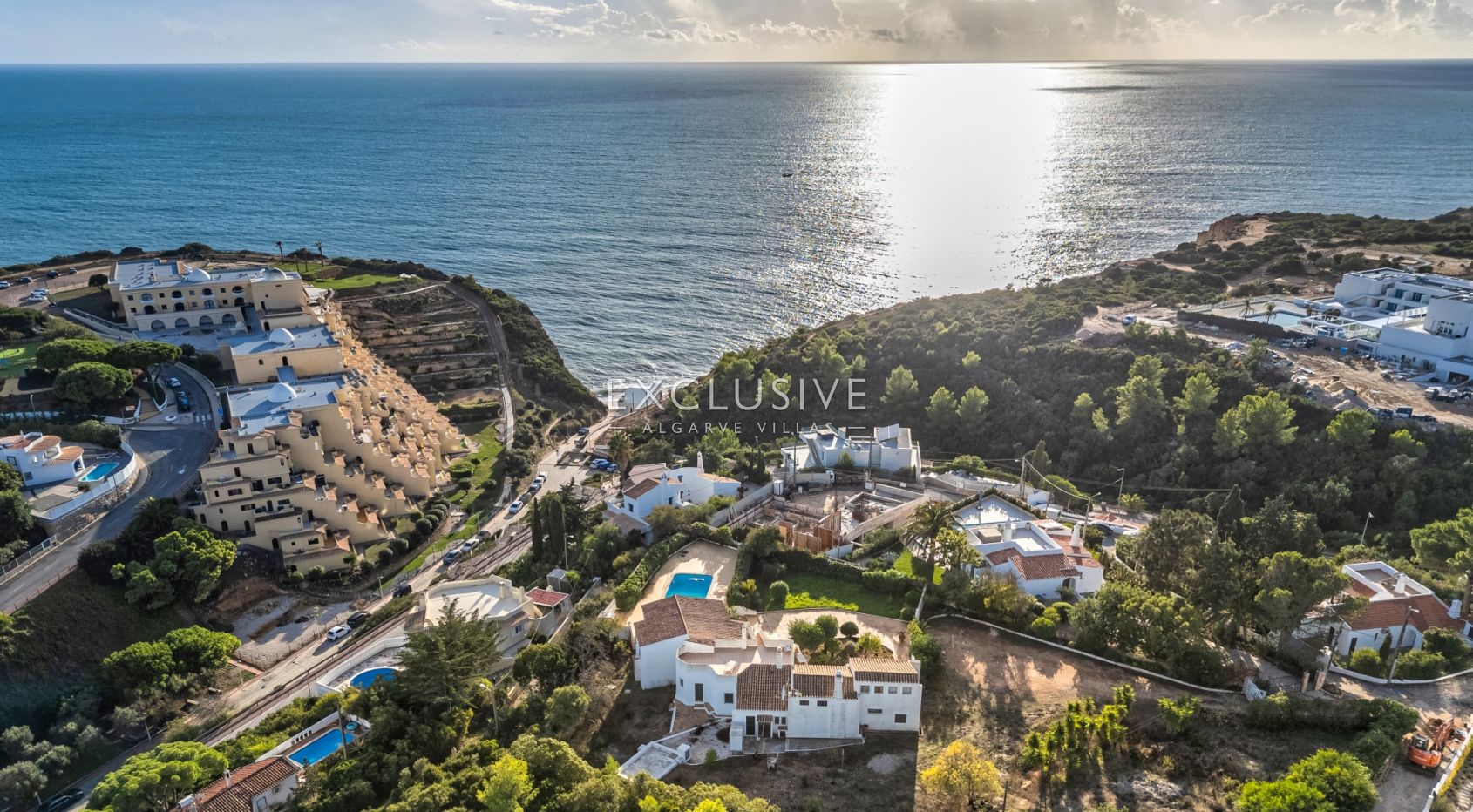 House with big plot to renovate close to the beach in Carvoeiro