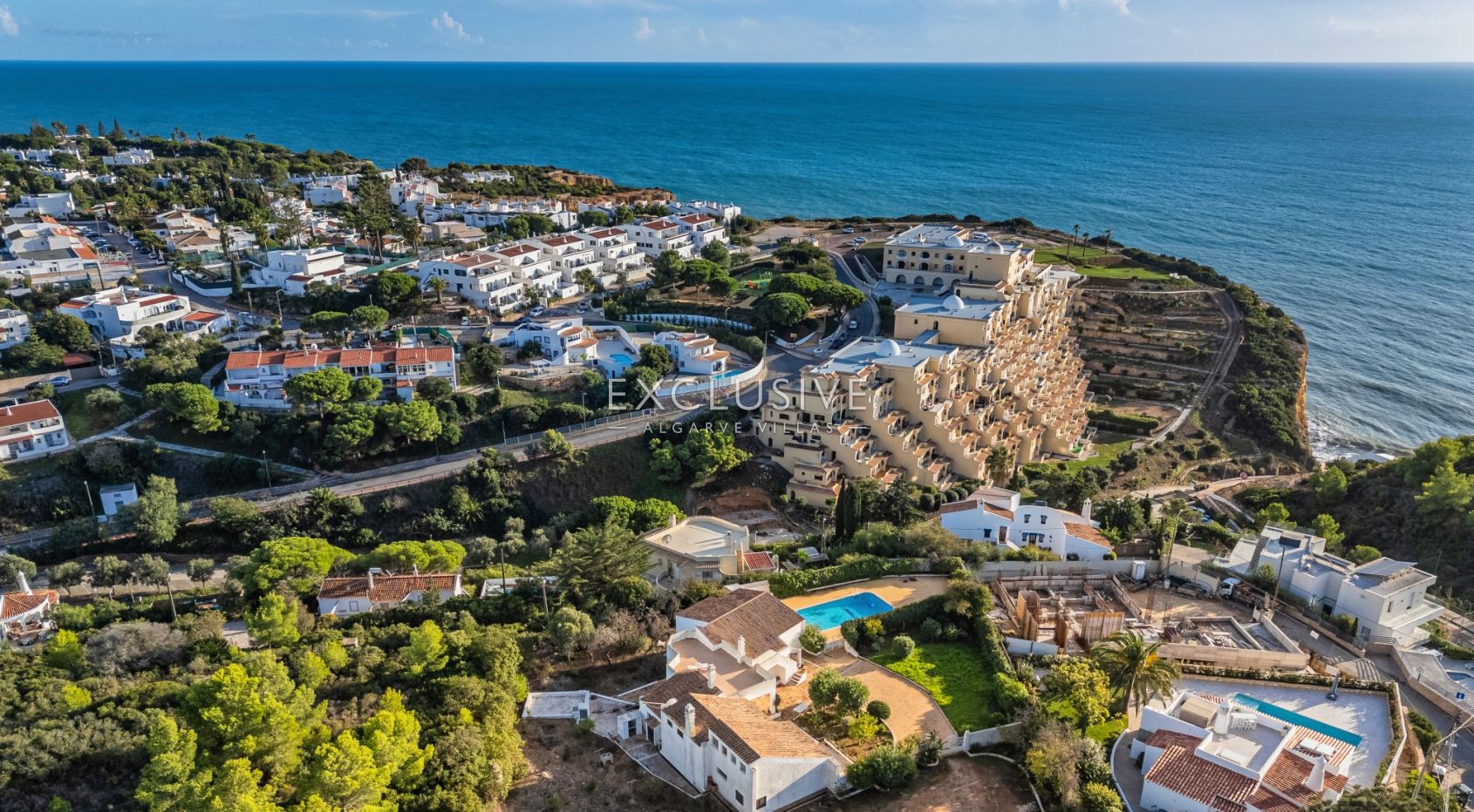 House with big plot to renovate close to the beach in Carvoeiro