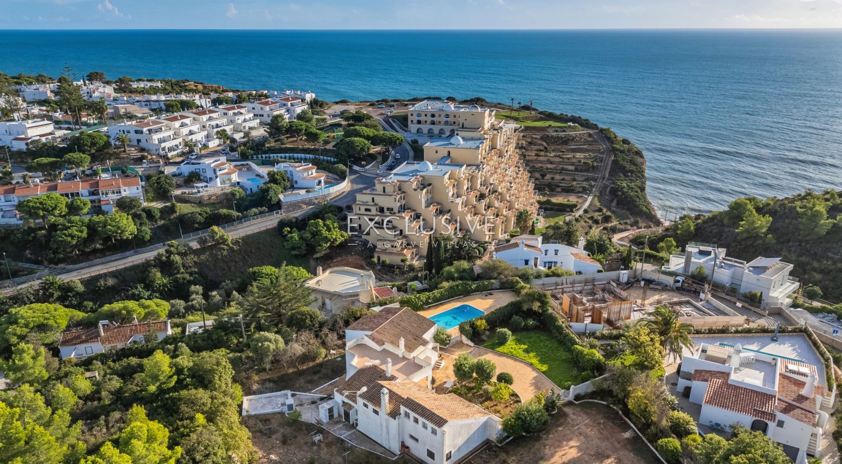 House with big plot to renovate close to the beach in Carvoeiro