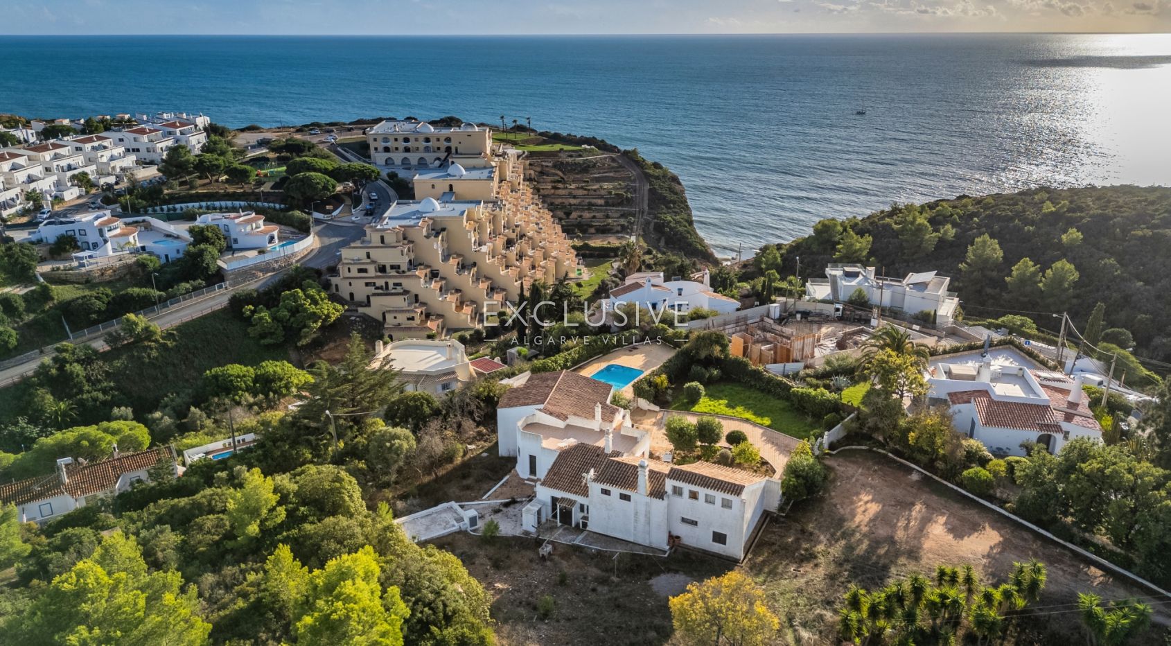 House with big plot to renovate close to the beach in Carvoeiro