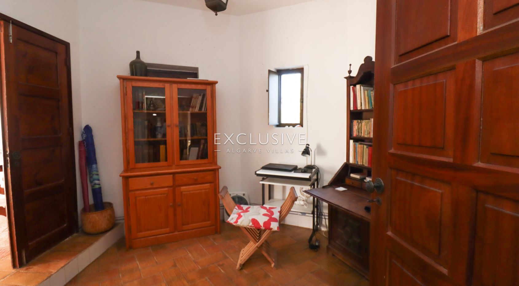 House with big plot to renovate close to the beach in Carvoeiro