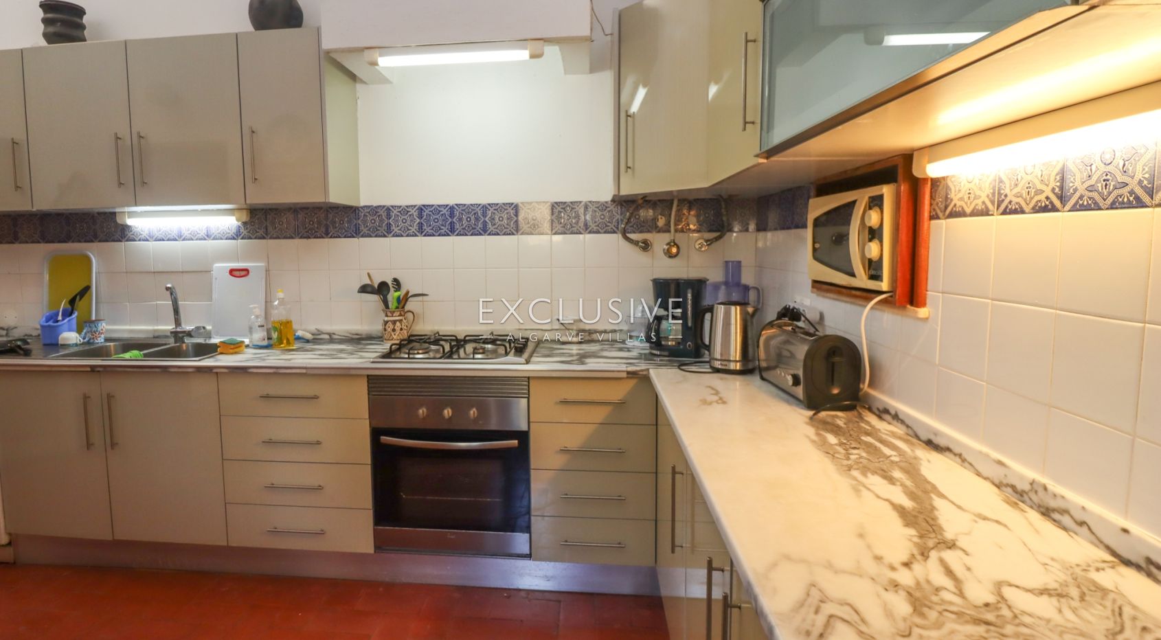 House with big plot to renovate close to the beach in Carvoeiro