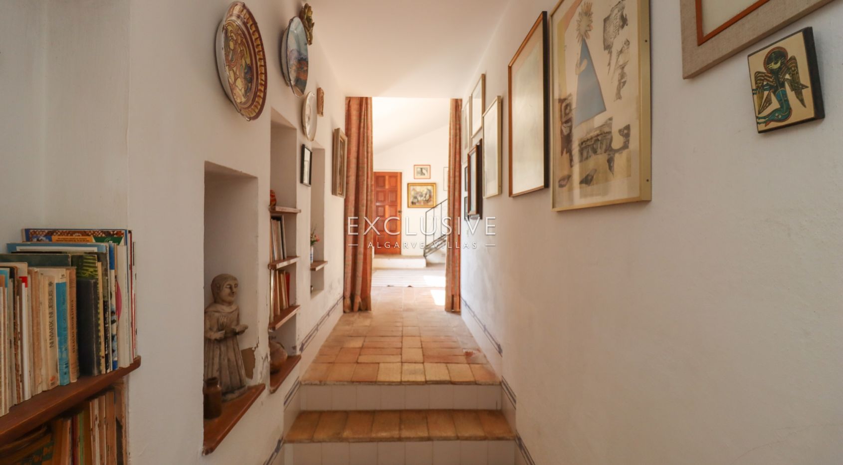 House with big plot to renovate close to the beach in Carvoeiro