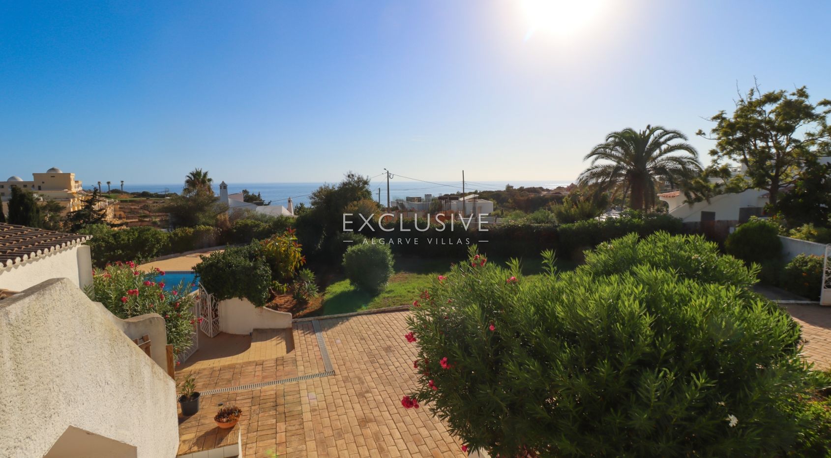 House with big plot to renovate close to the beach in Carvoeiro