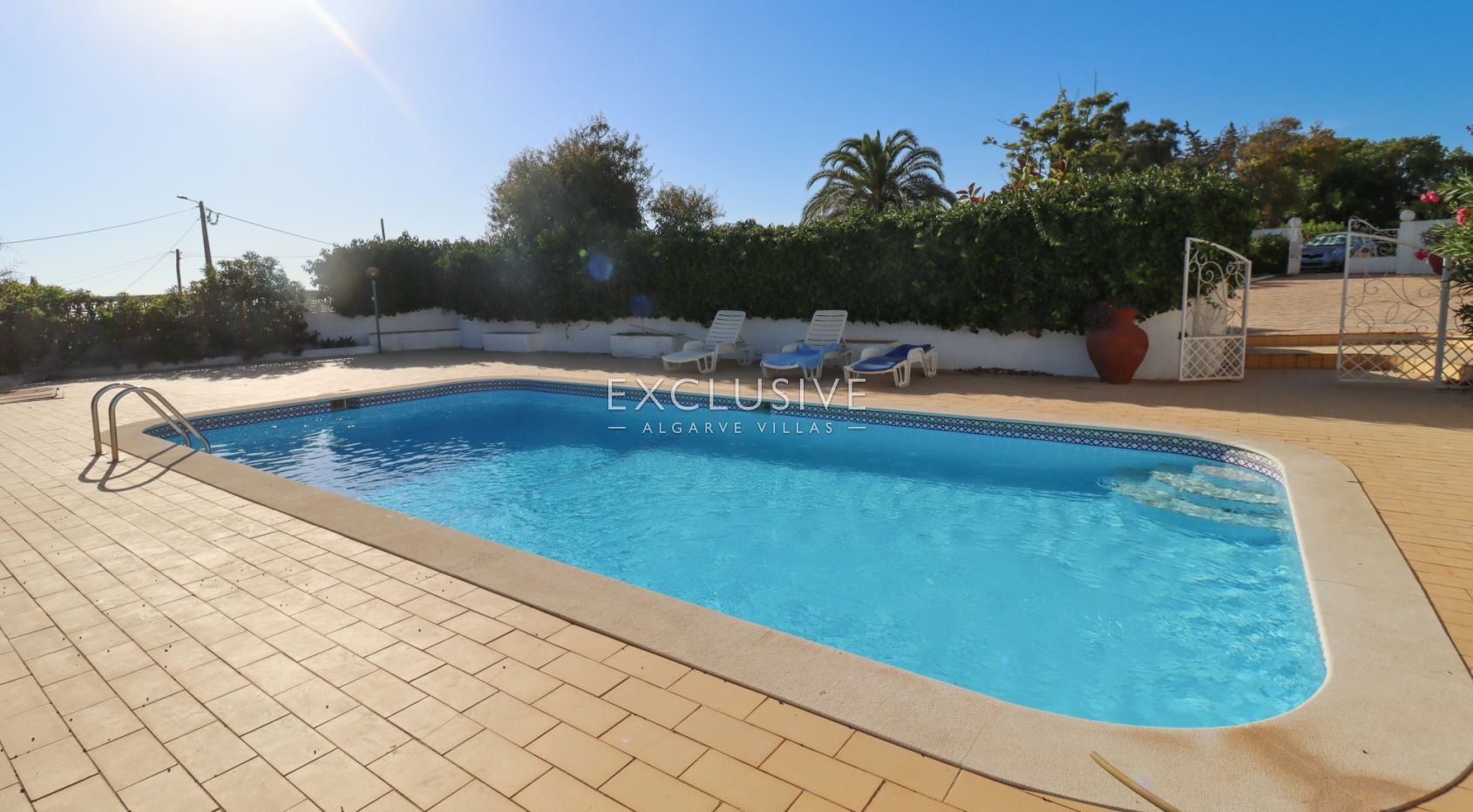 House with big plot to renovate close to the beach in Carvoeiro