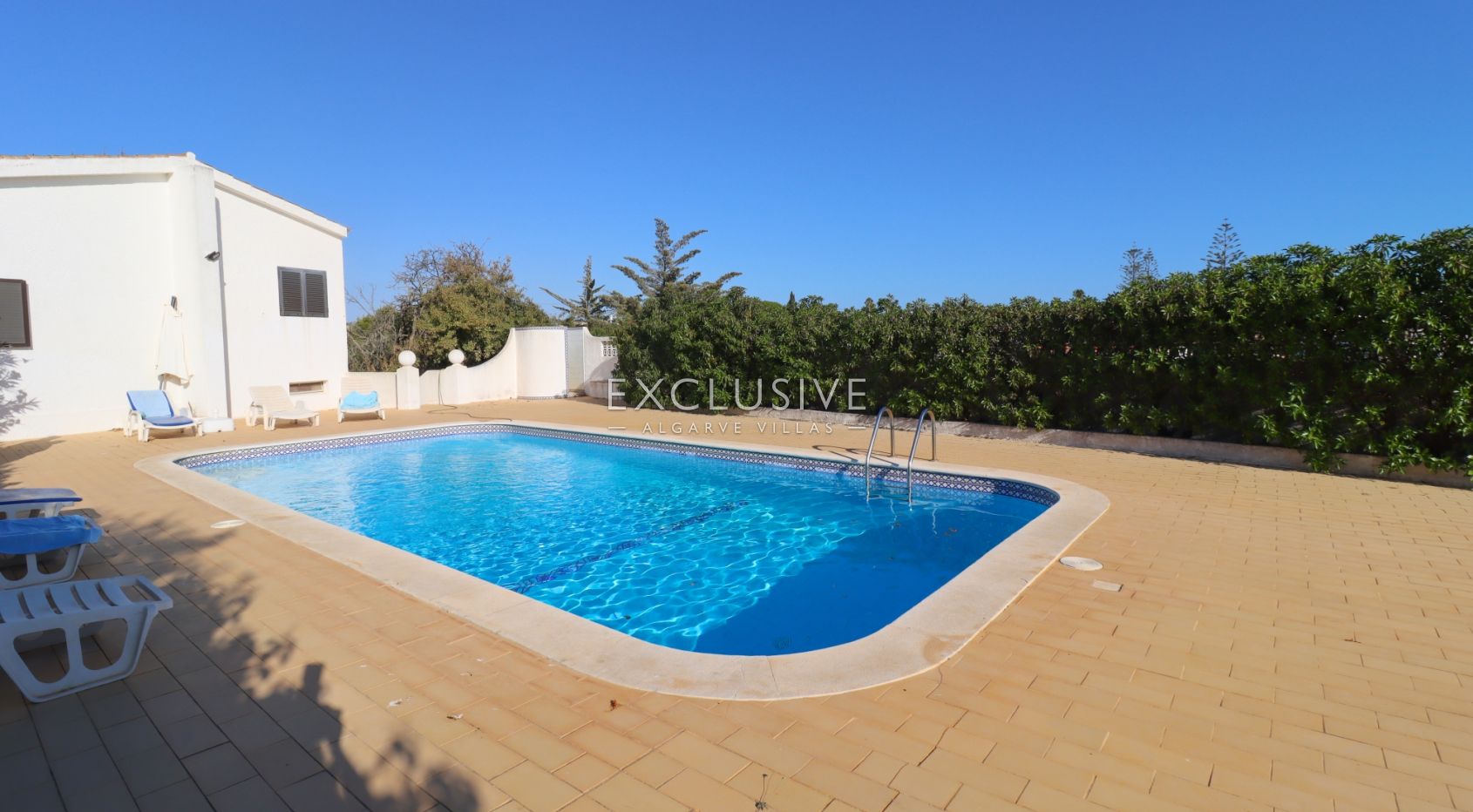 House with big plot to renovate close to the beach in Carvoeiro