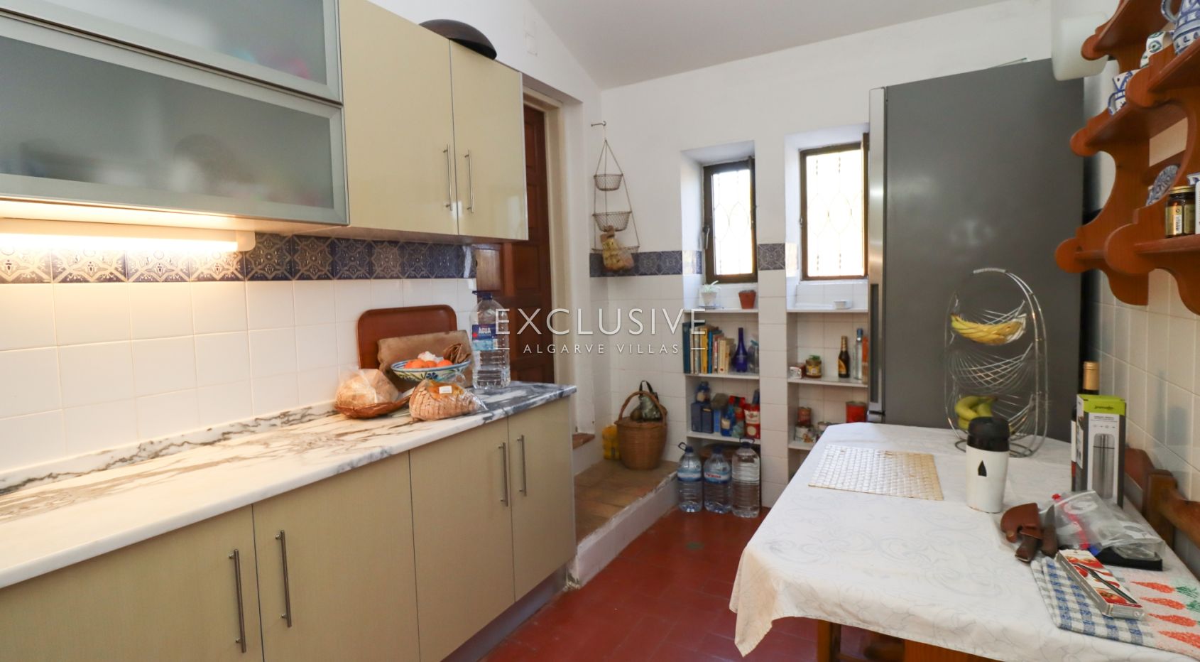 House with big plot to renovate close to the beach in Carvoeiro