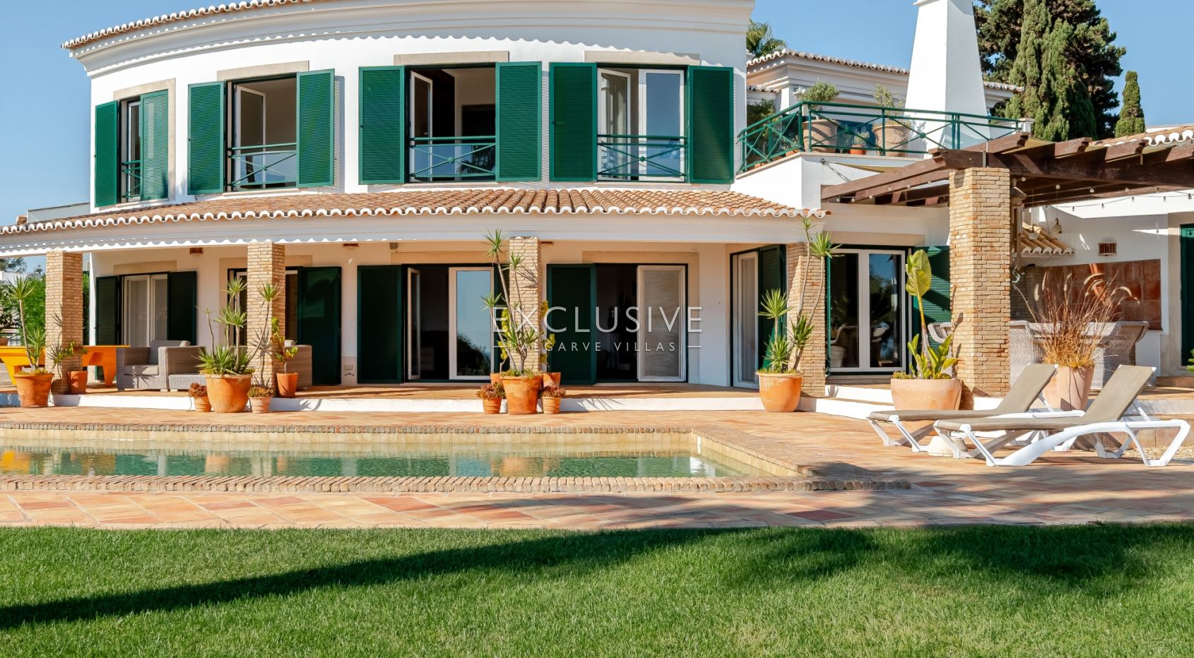 Ocean frontline Luxury 3+1 bedroom villa with 2 pools in Carvoeiro with beautiful sea view