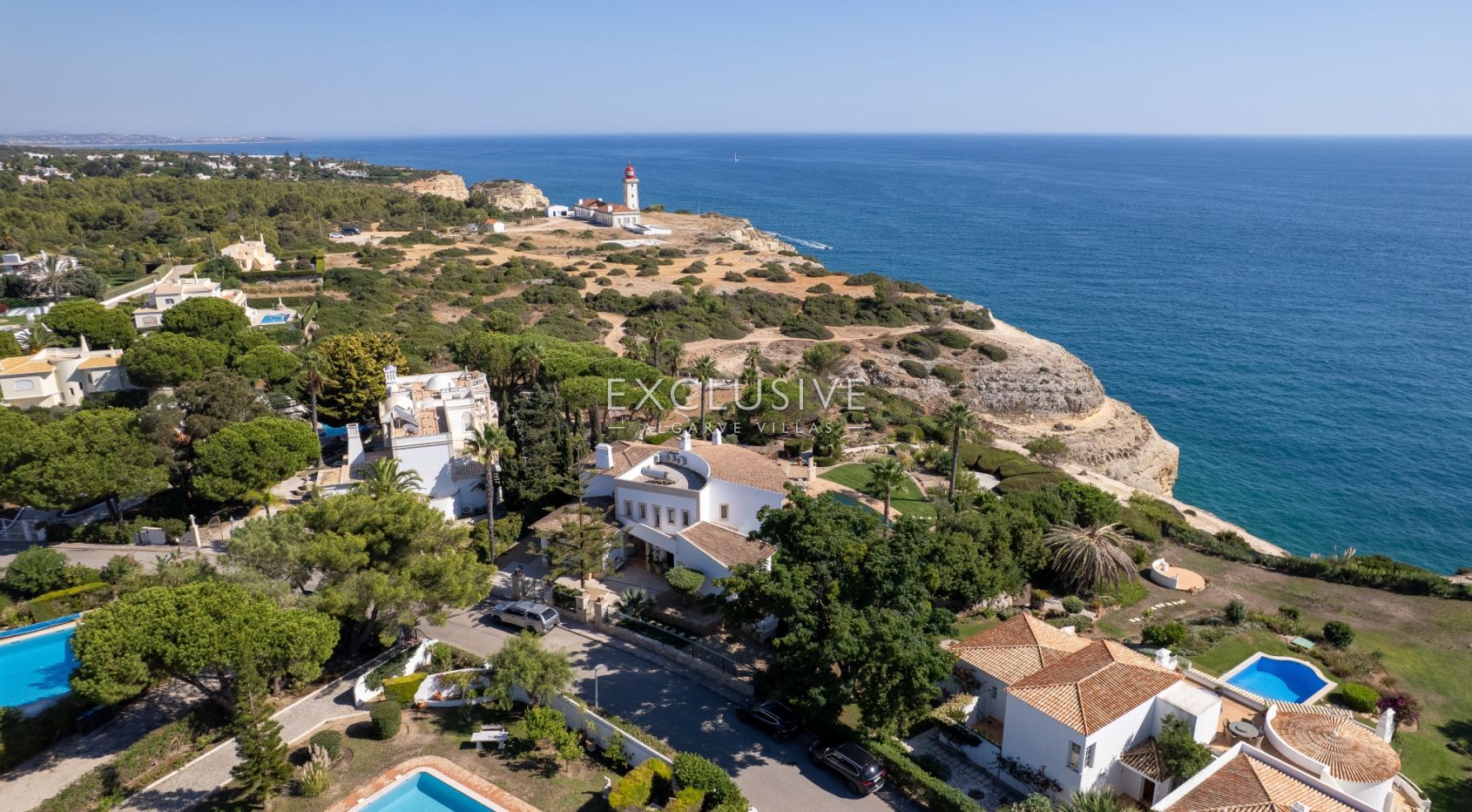 Ocean frontline Luxury 3+1 bedroom villa with 2 pools in Carvoeiro with beautiful sea view