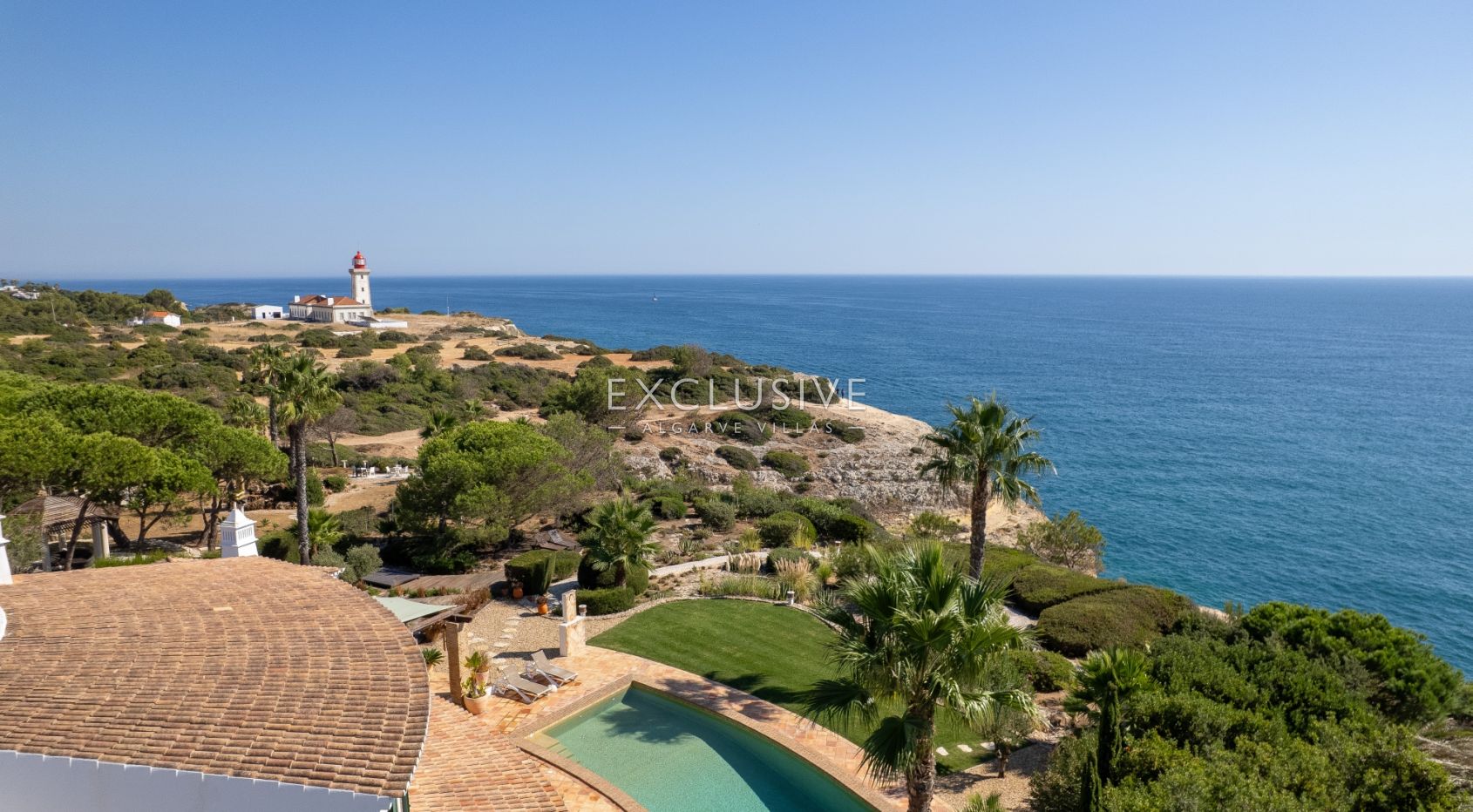 Ocean frontline Luxury 3+1 bedroom villa with 2 pools in Carvoeiro with beautiful sea view