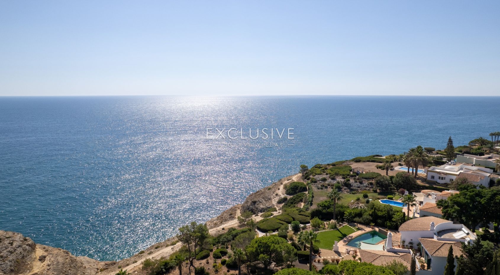 Ocean frontline Luxury 3+1 bedroom villa with 2 pools in Carvoeiro with beautiful sea view