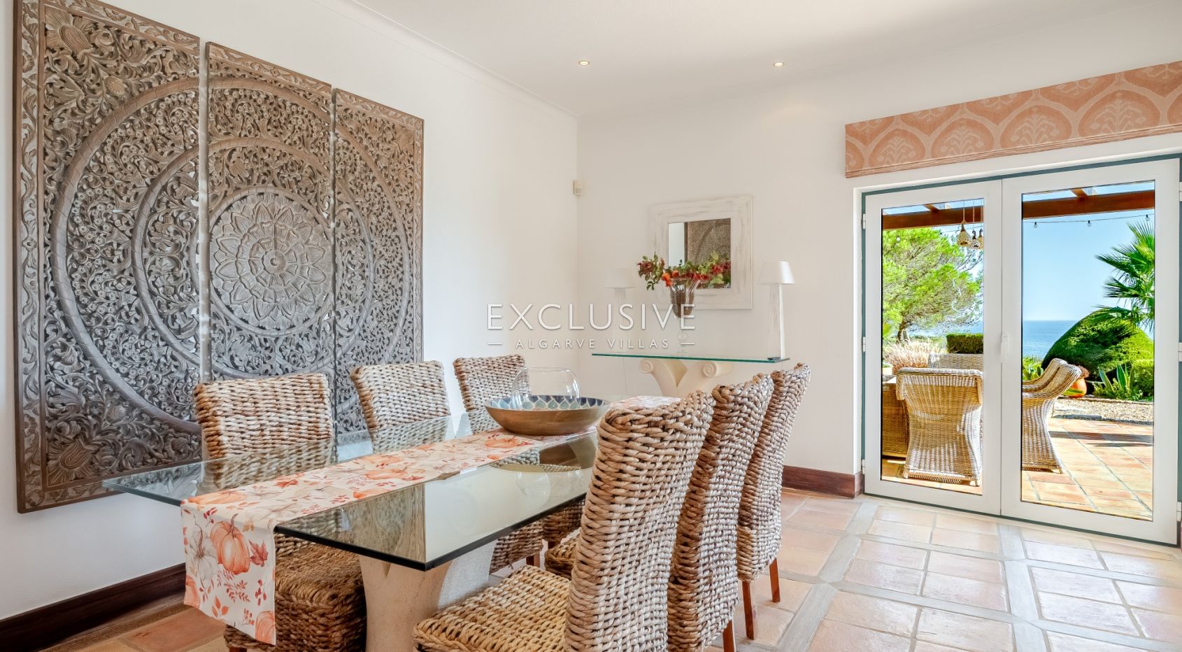 Ocean frontline Luxury 3+1 bedroom villa with 2 pools in Carvoeiro with beautiful sea view