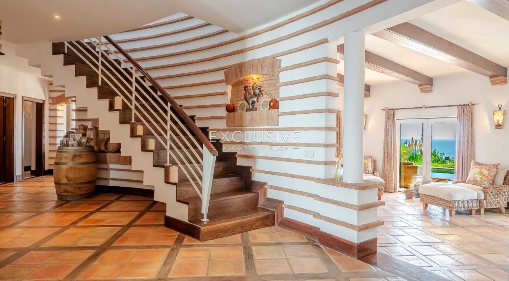 Ocean frontline Luxury 3+1 bedroom villa with 2 pools in Carvoeiro with beautiful sea view