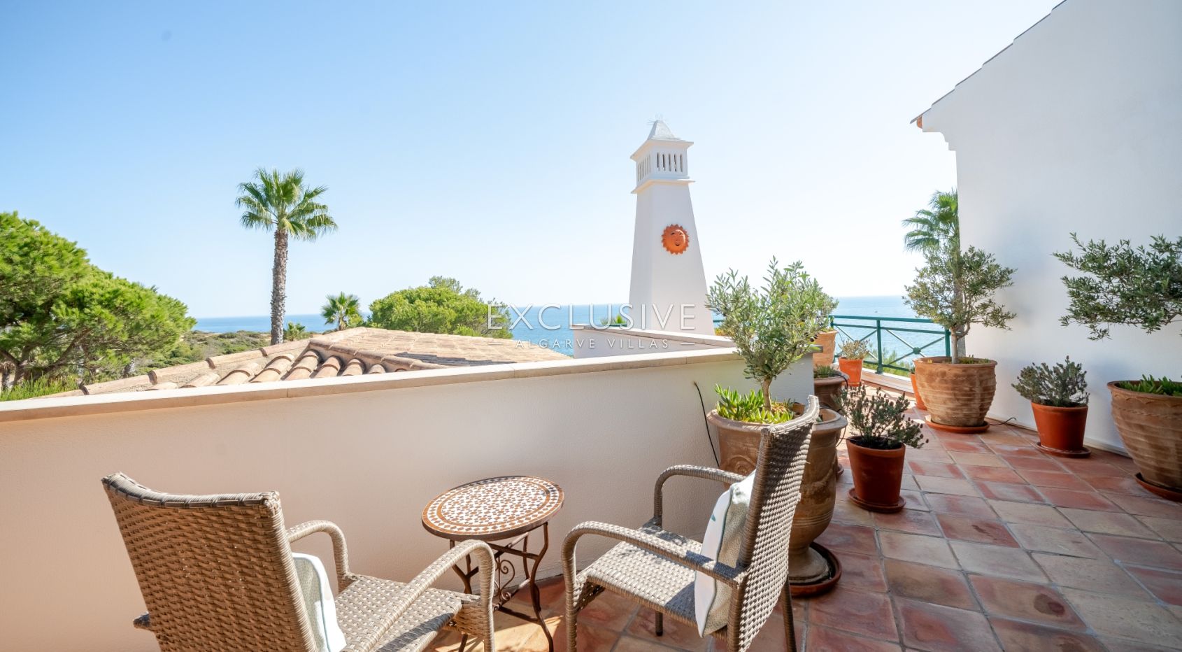 Ocean frontline Luxury 3+1 bedroom villa with 2 pools in Carvoeiro with beautiful sea view