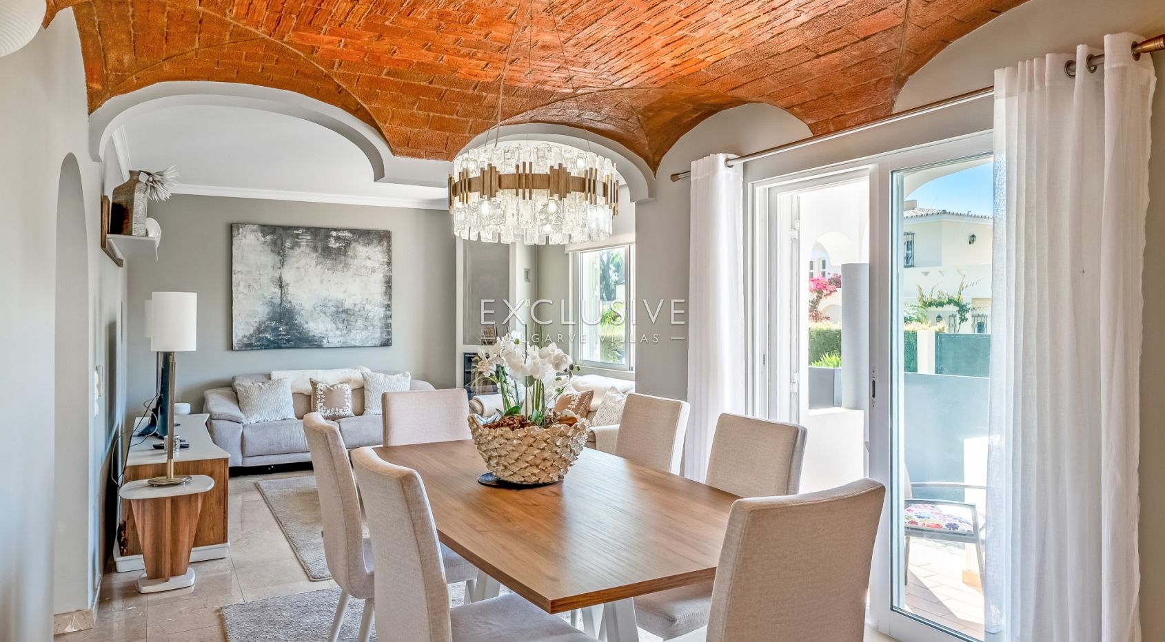 Beautiful Villa with Heated Pool in Vilamoura in Great Location