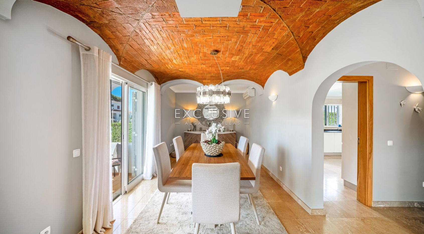 Beautiful Villa with Heated Pool in Vilamoura in Great Location