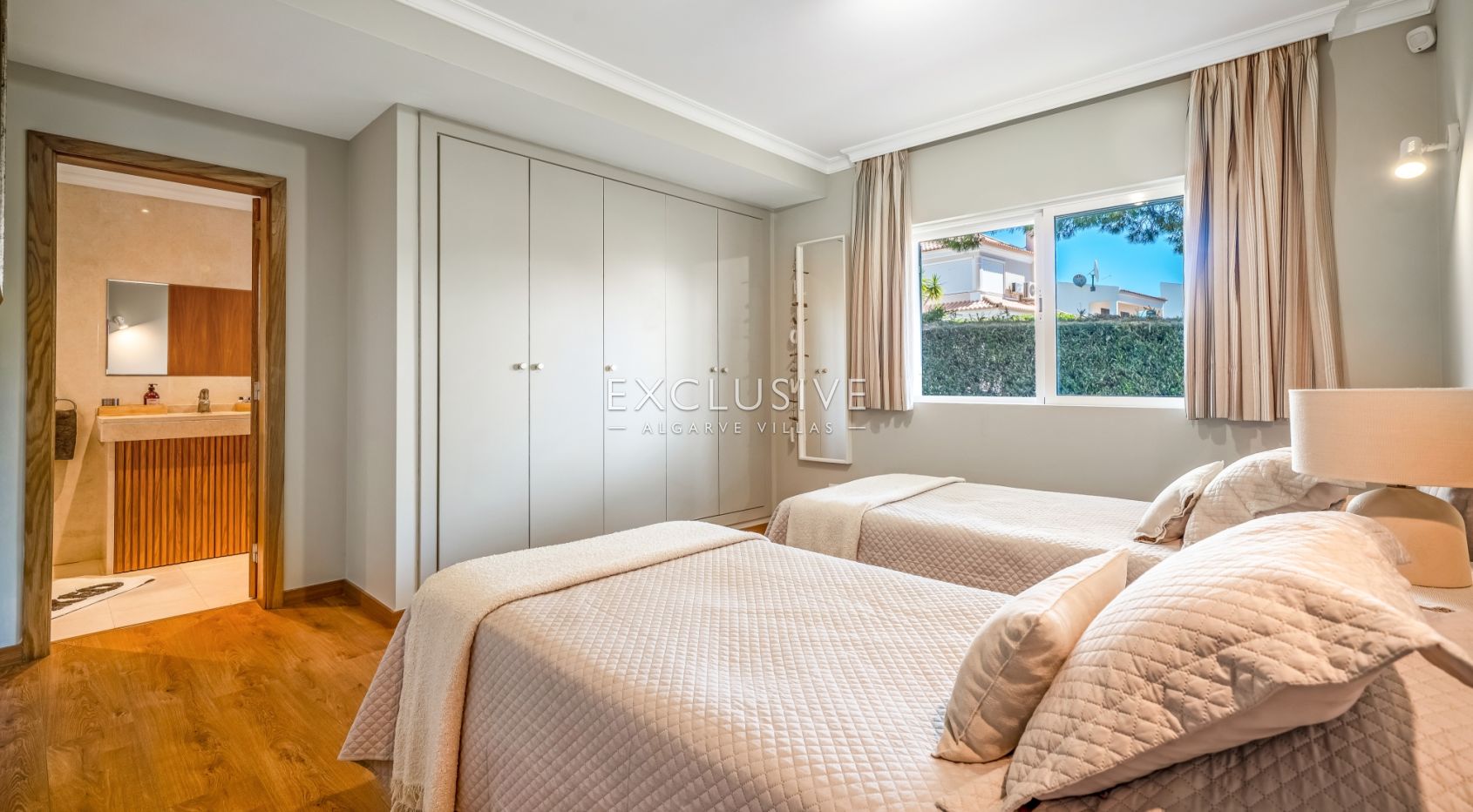 Beautiful Villa with Heated Pool in Vilamoura in Great Location