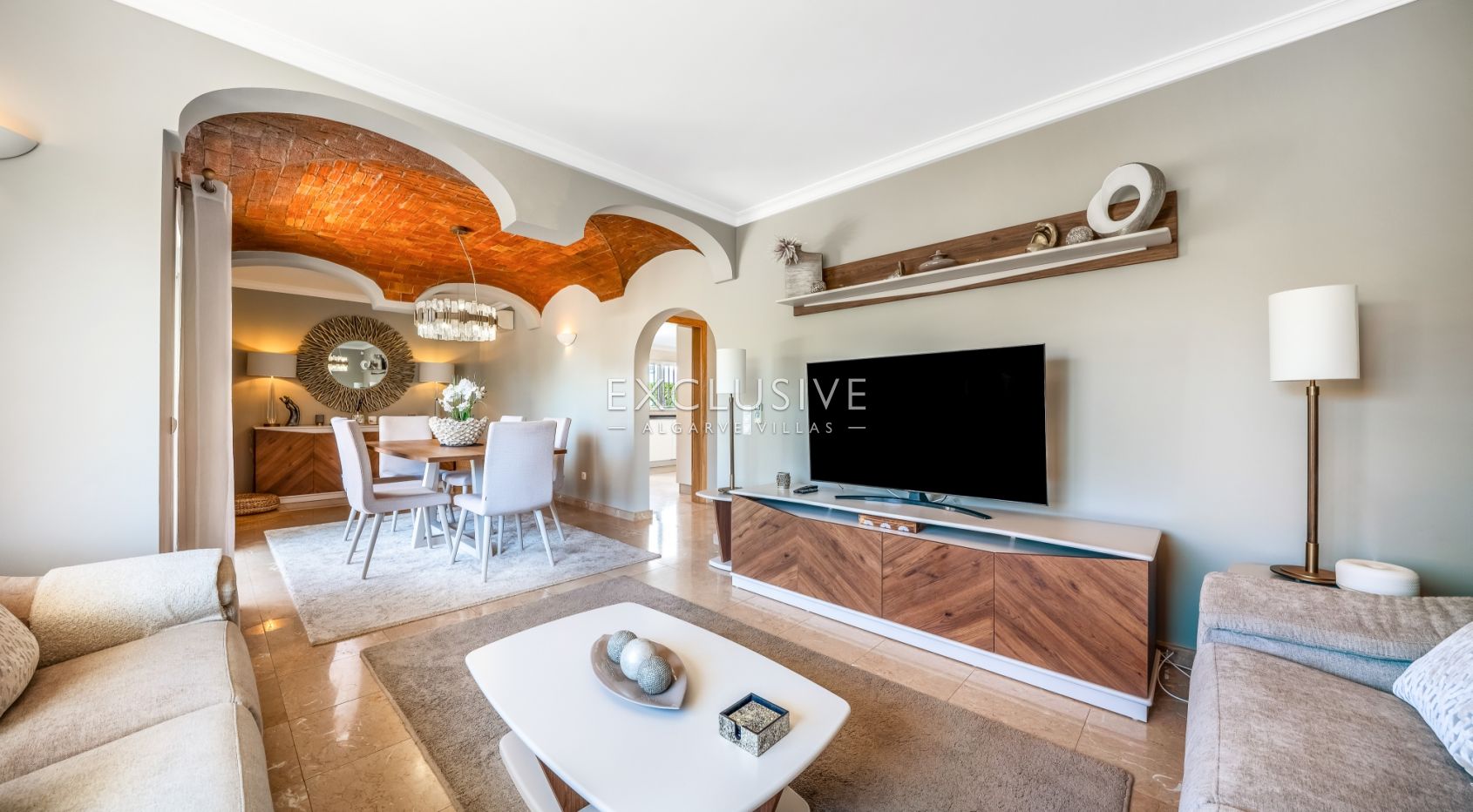 Beautiful Villa with Heated Pool in Vilamoura in Great Location