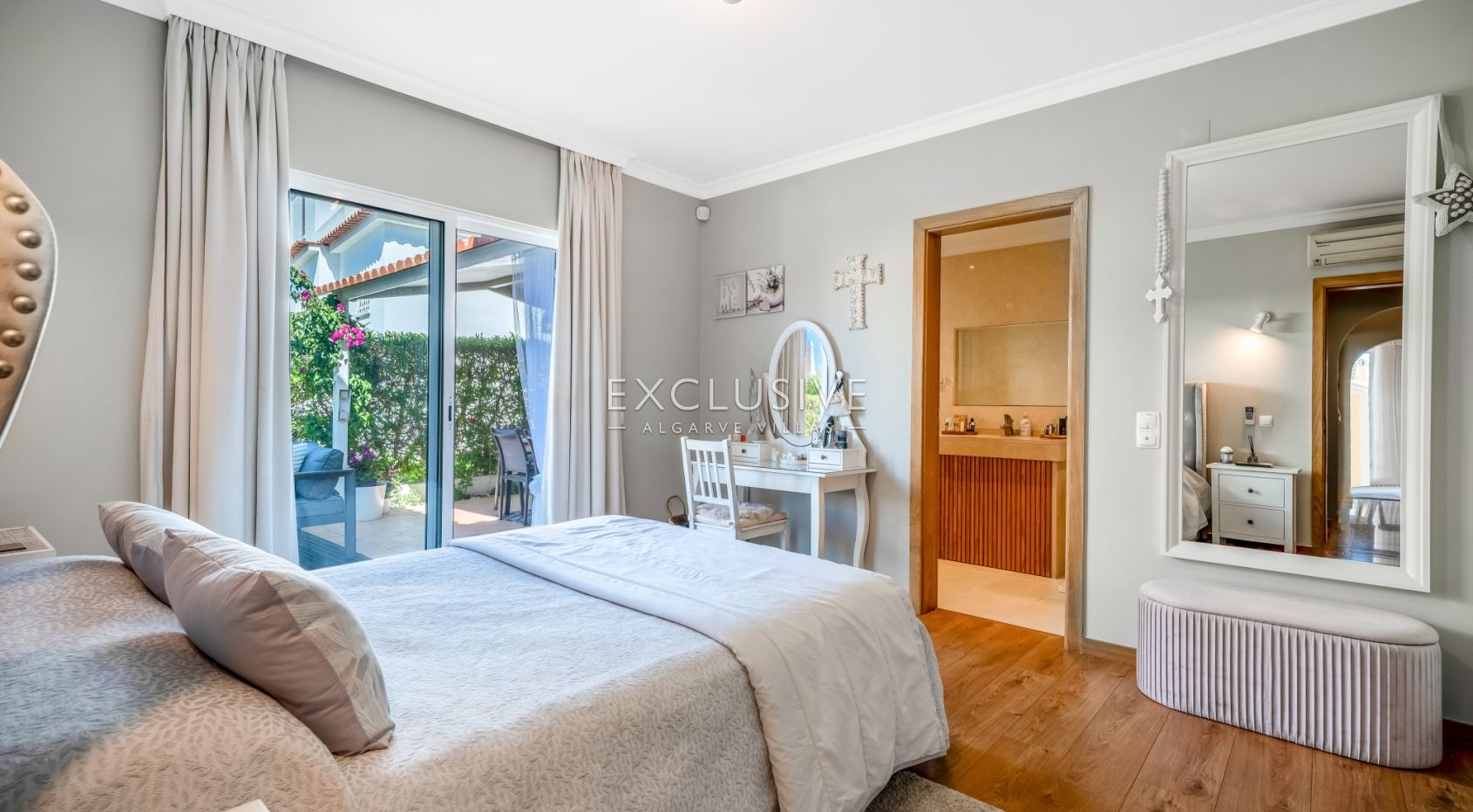 Beautiful Villa with Heated Pool in Vilamoura in Great Location