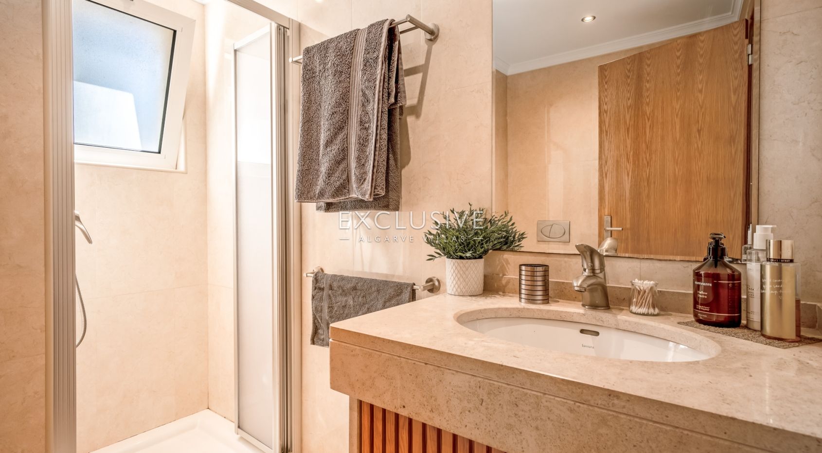 Beautiful Villa with Heated Pool in Vilamoura in Great Location