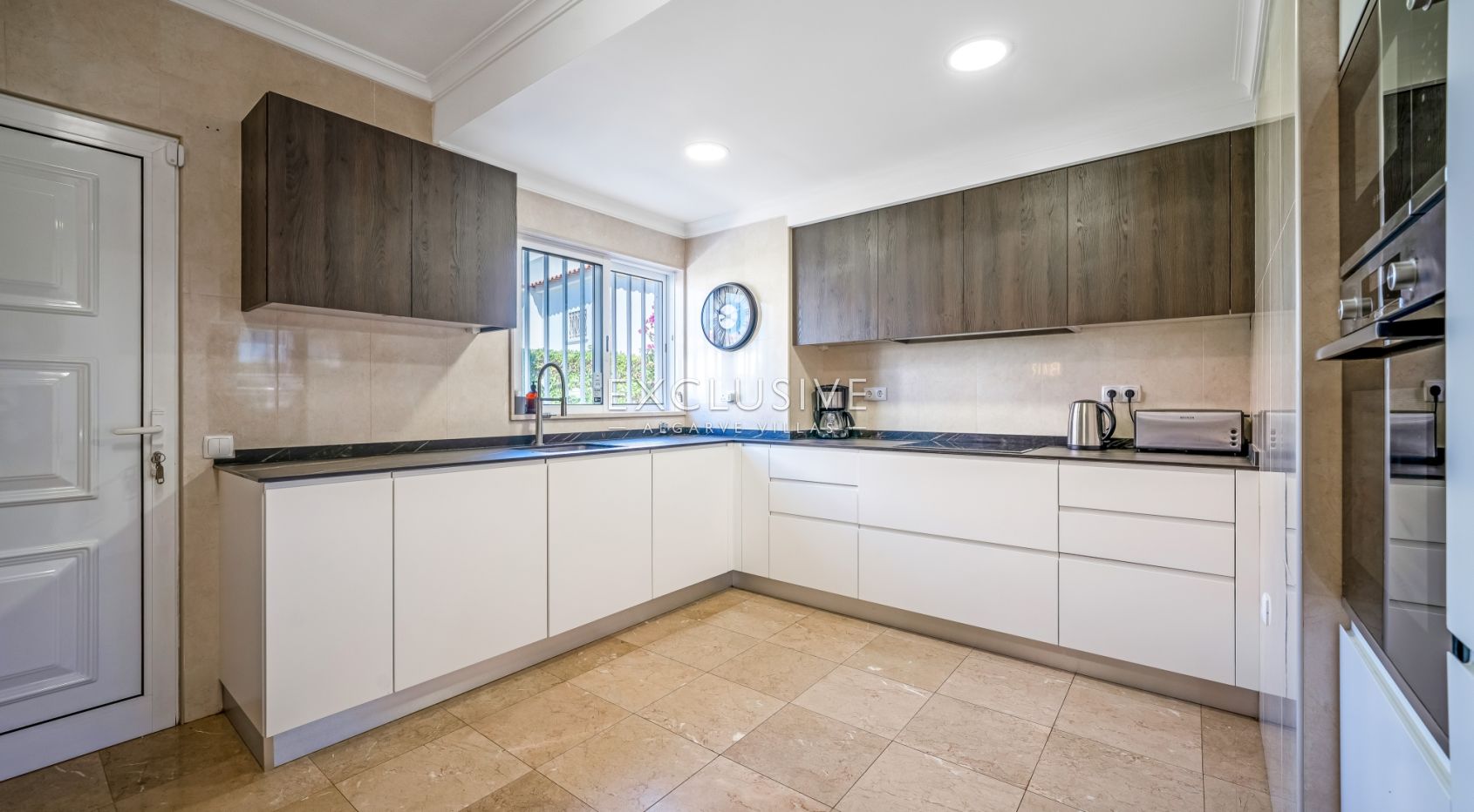 Beautiful Villa with Heated Pool in Vilamoura in Great Location