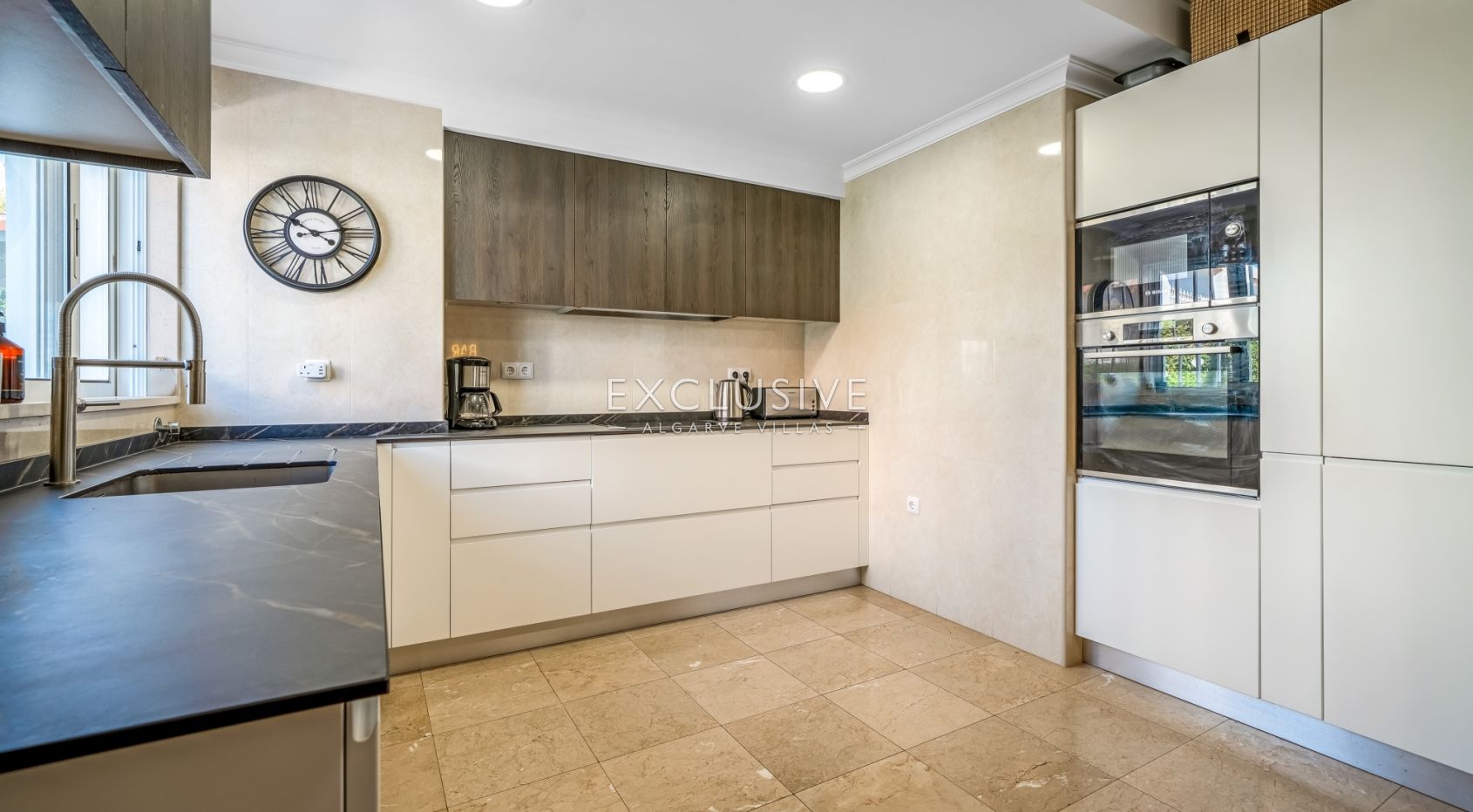 Beautiful Villa with Heated Pool in Vilamoura in Great Location