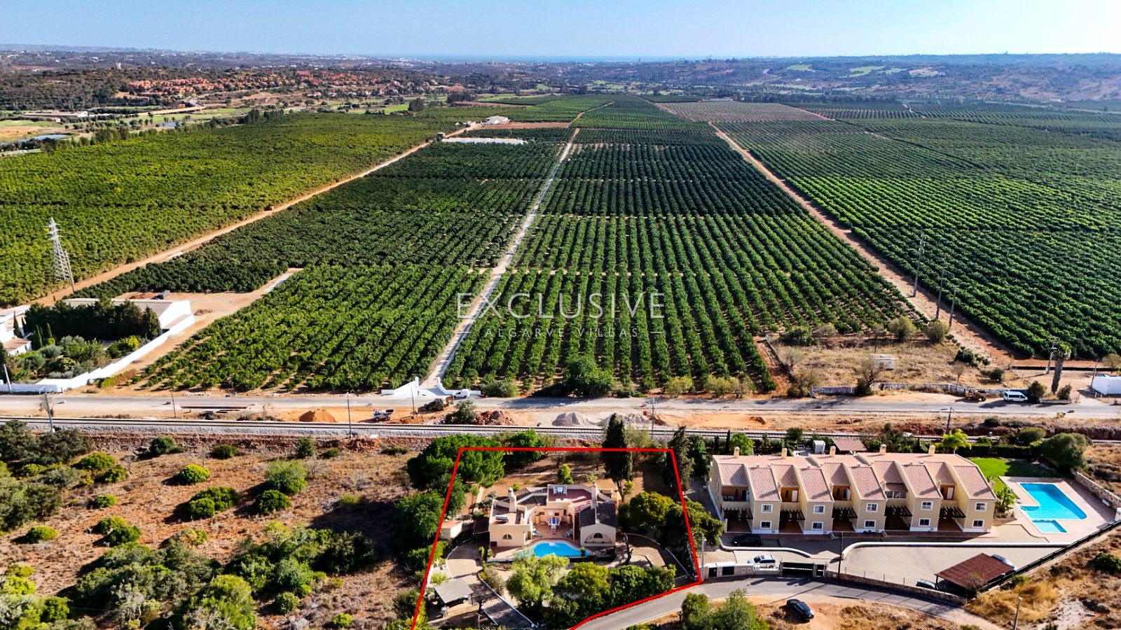 Detached 4 Bedrooms Villa with Pool and Large Plot in Alcantarilha, Silves