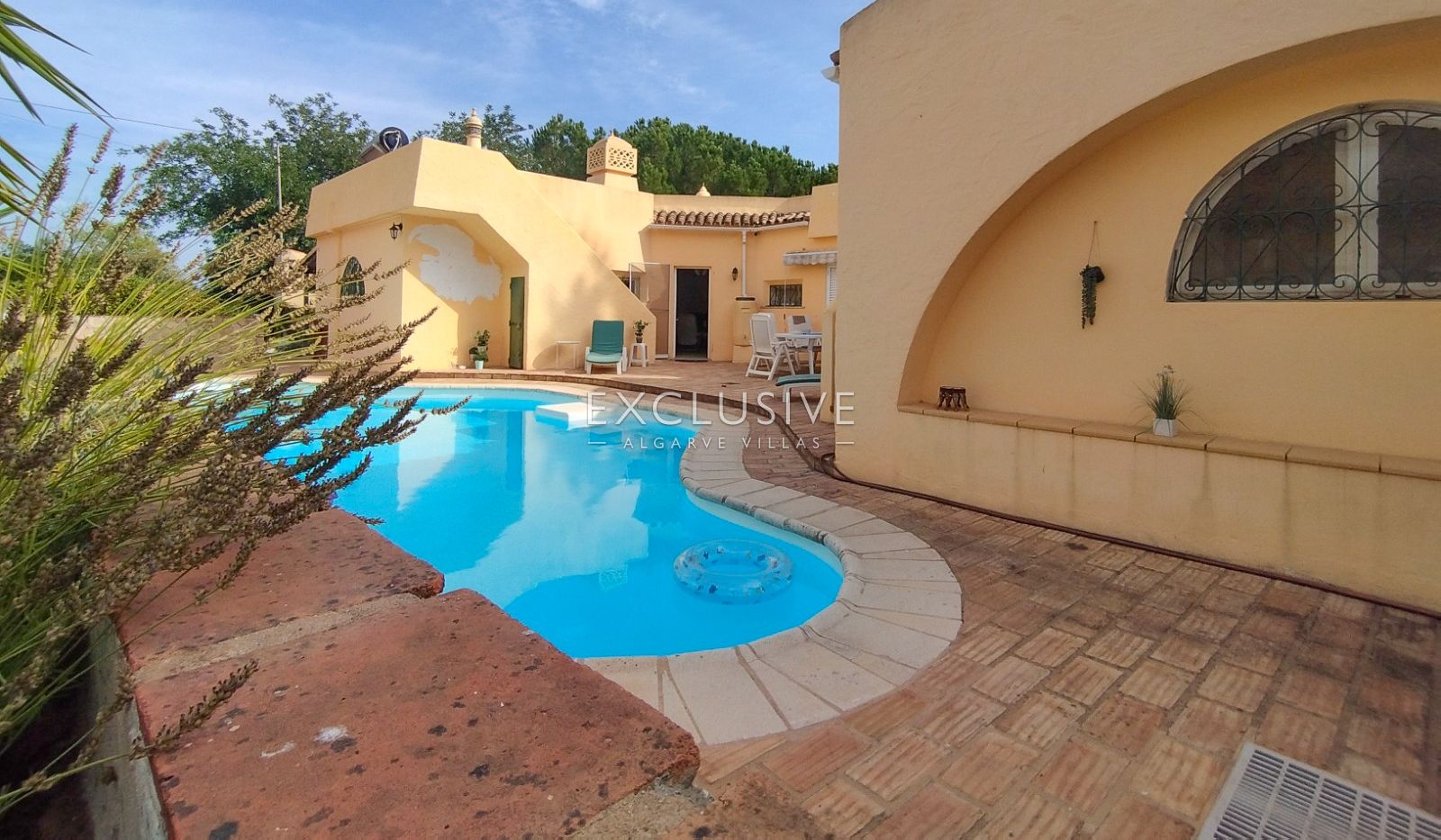 Detached 4 Bedrooms Villa with Pool and Large Plot in Alcantarilha, Silves