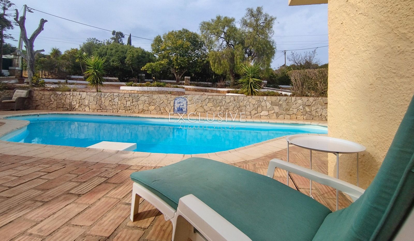 Detached 4 Bedrooms Villa with Pool and Large Plot in Alcantarilha, Silves