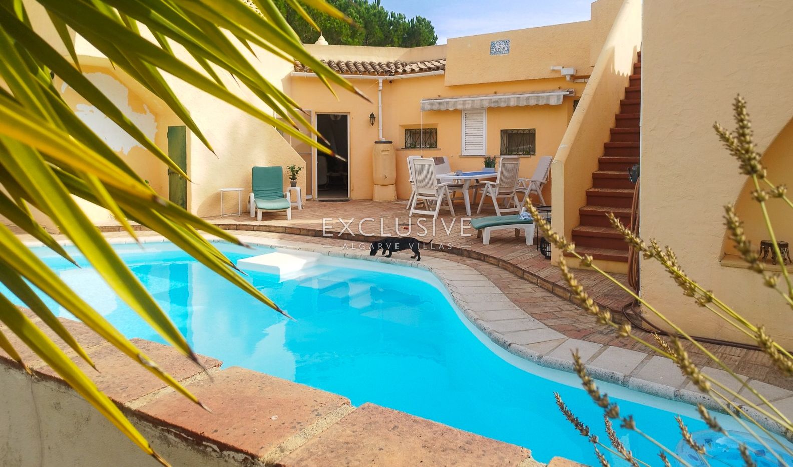 Detached 4 Bedrooms Villa with Pool and Large Plot in Alcantarilha, Silves
