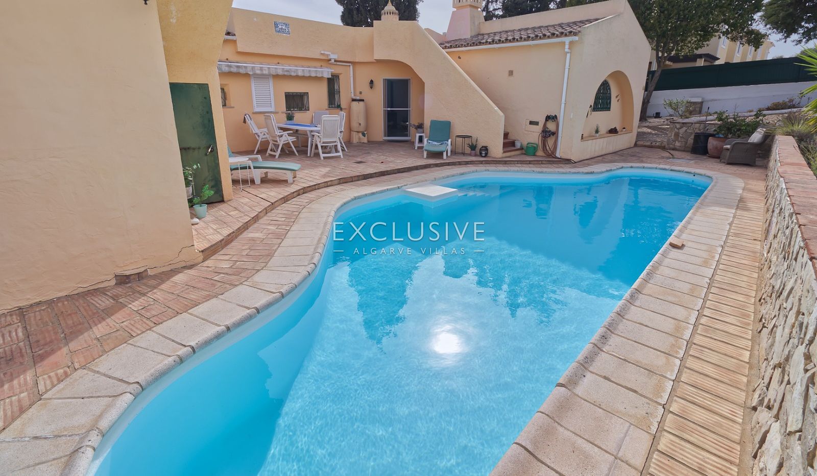 Detached 4 Bedrooms Villa with Pool and Large Plot in Alcantarilha, Silves