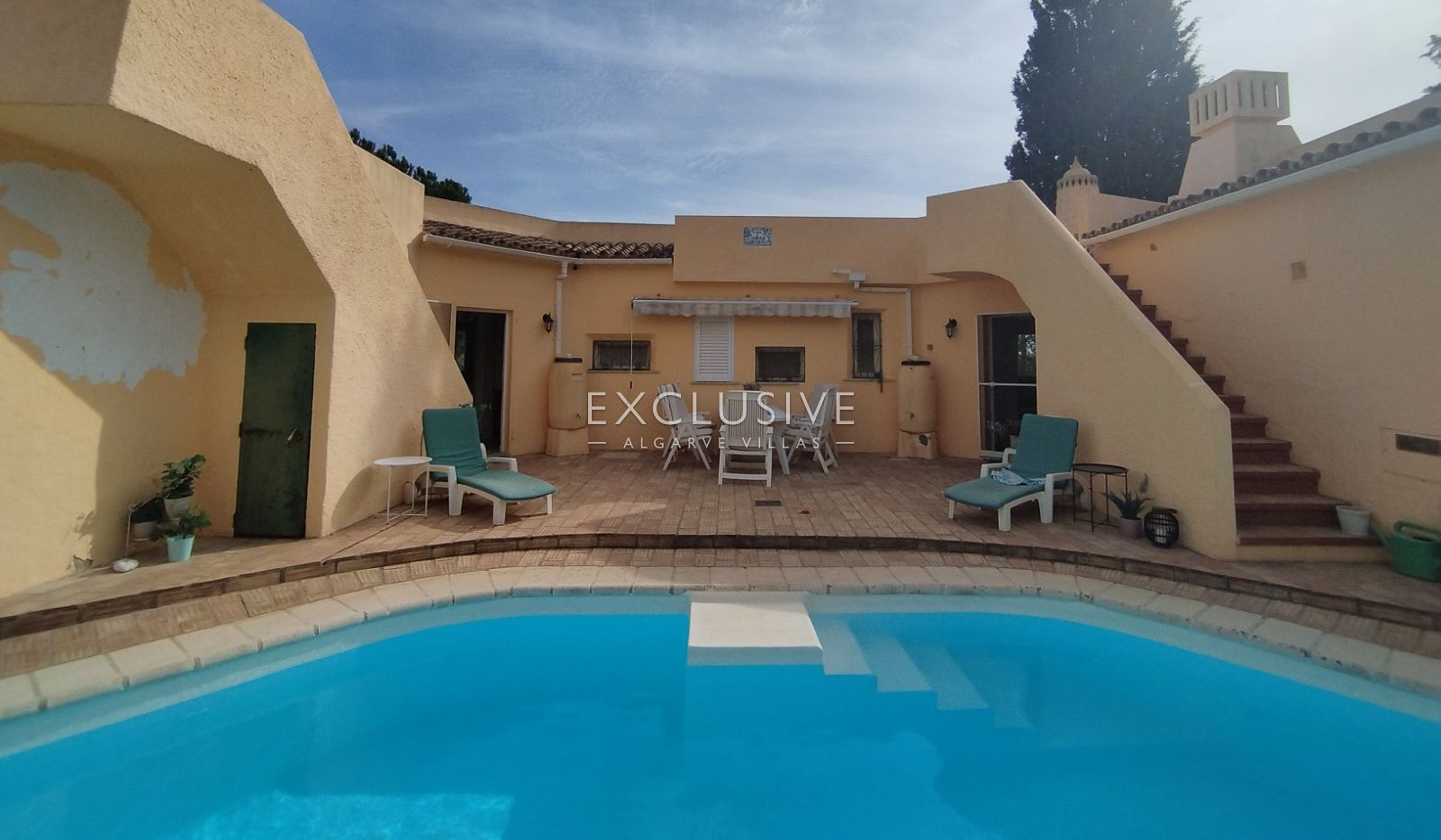 Detached 4 Bedrooms Villa with Pool and Large Plot in Alcantarilha, Silves