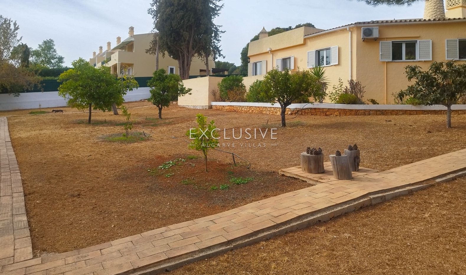 Detached 4 Bedrooms Villa with Pool and Large Plot in Alcantarilha, Silves