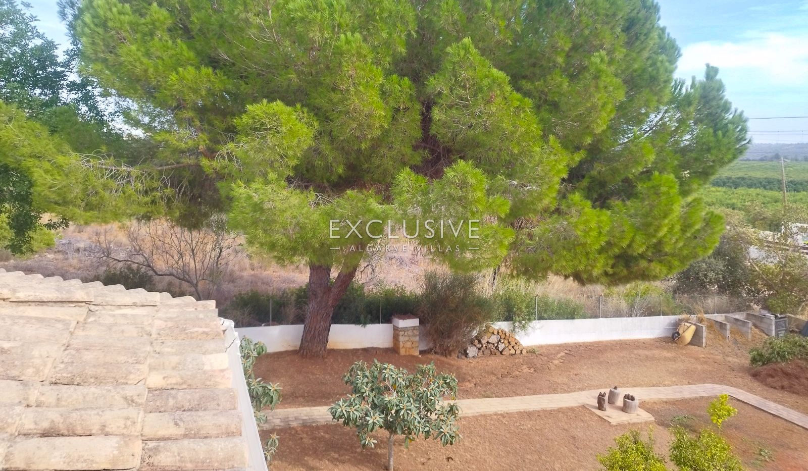 Detached 4 Bedrooms Villa with Pool and Large Plot in Alcantarilha, Silves