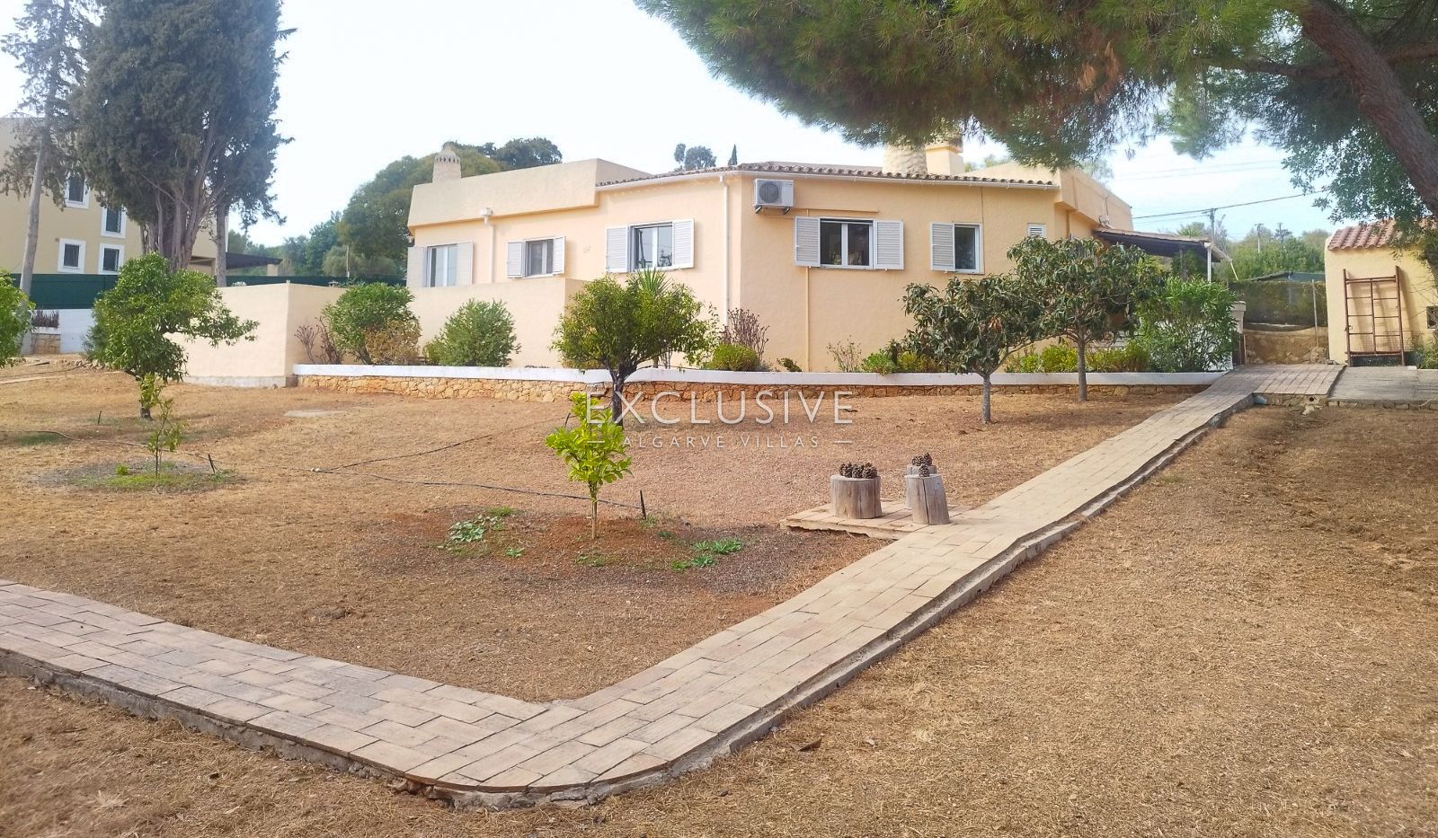 Detached 4 Bedrooms Villa with Pool and Large Plot in Alcantarilha, Silves