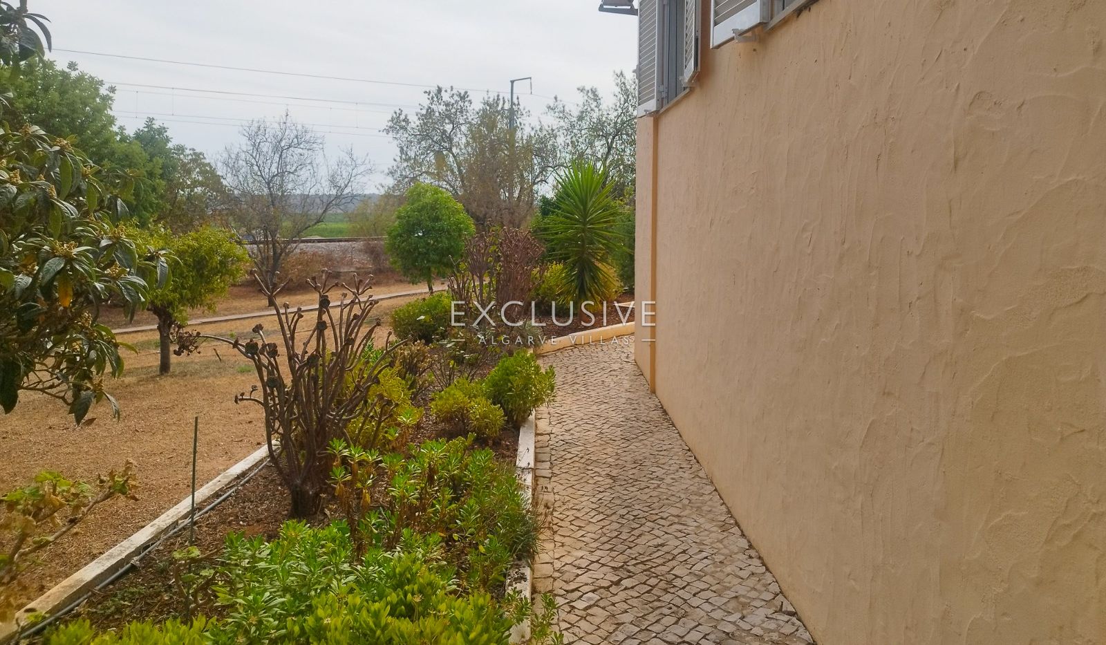 Detached 4 Bedrooms Villa with Pool and Large Plot in Alcantarilha, Silves