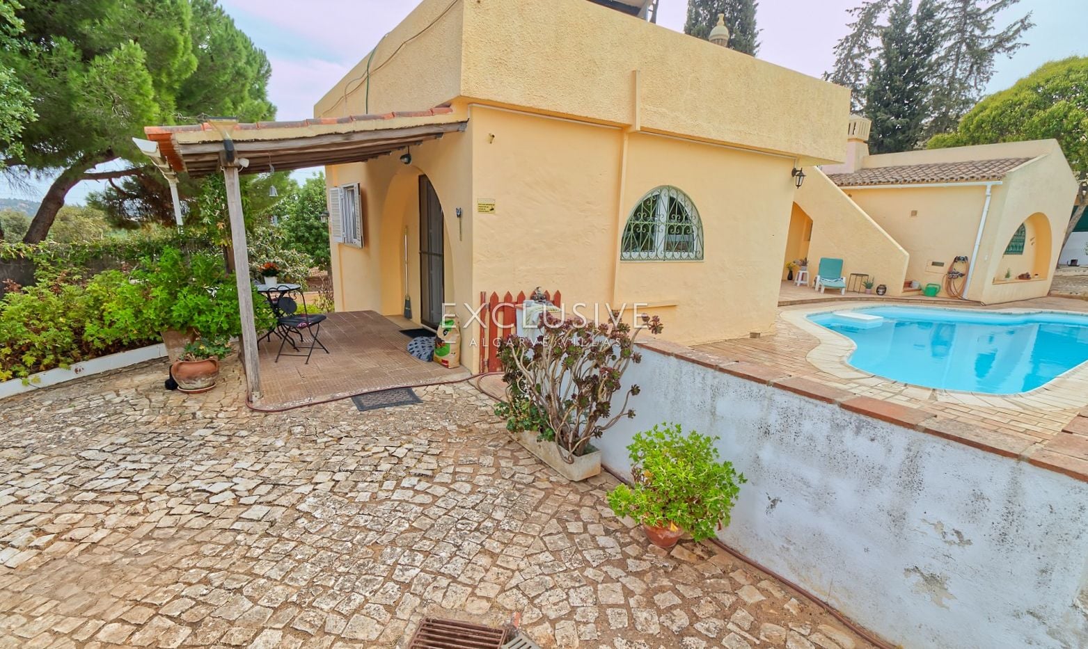 Detached 4 Bedrooms Villa with Pool and Large Plot in Alcantarilha, Silves