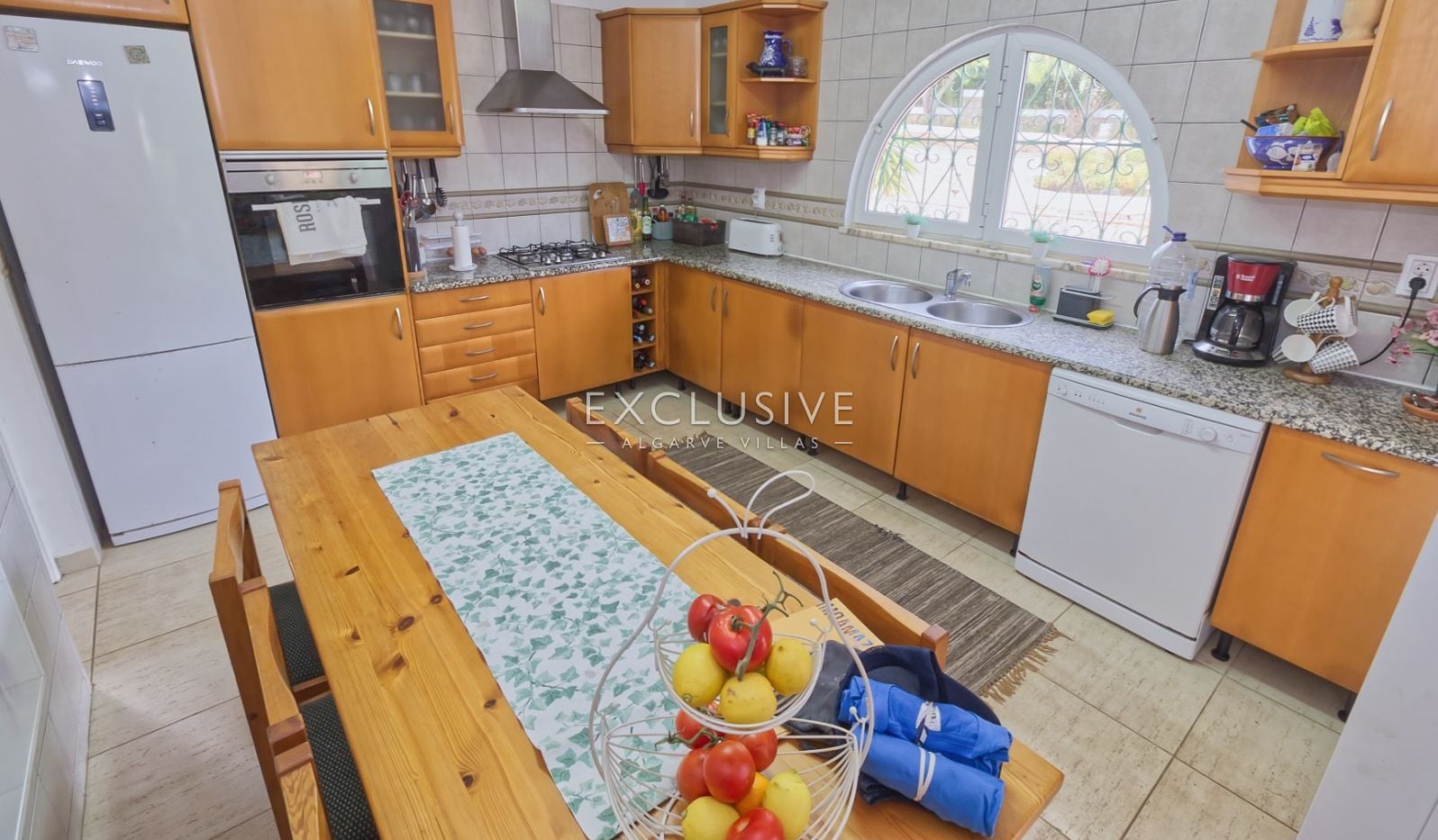Detached 4 Bedrooms Villa with Pool and Large Plot in Alcantarilha, Silves