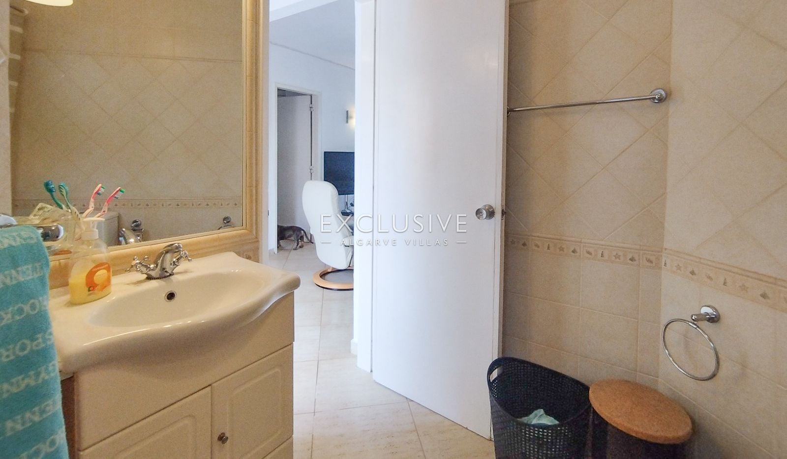 Detached 4 Bedrooms Villa with Pool and Large Plot in Alcantarilha, Silves