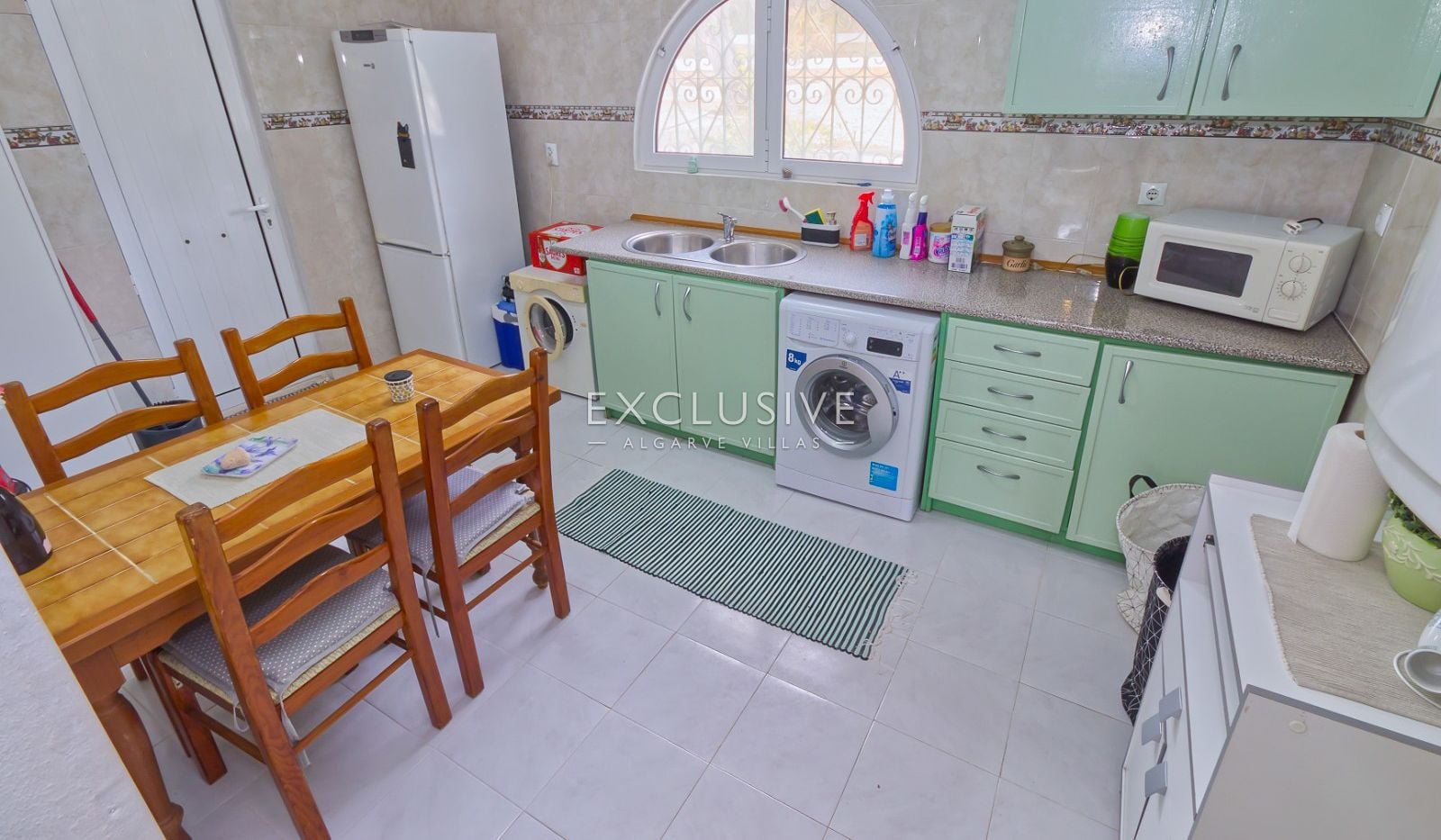 Detached 4 Bedrooms Villa with Pool and Large Plot in Alcantarilha, Silves