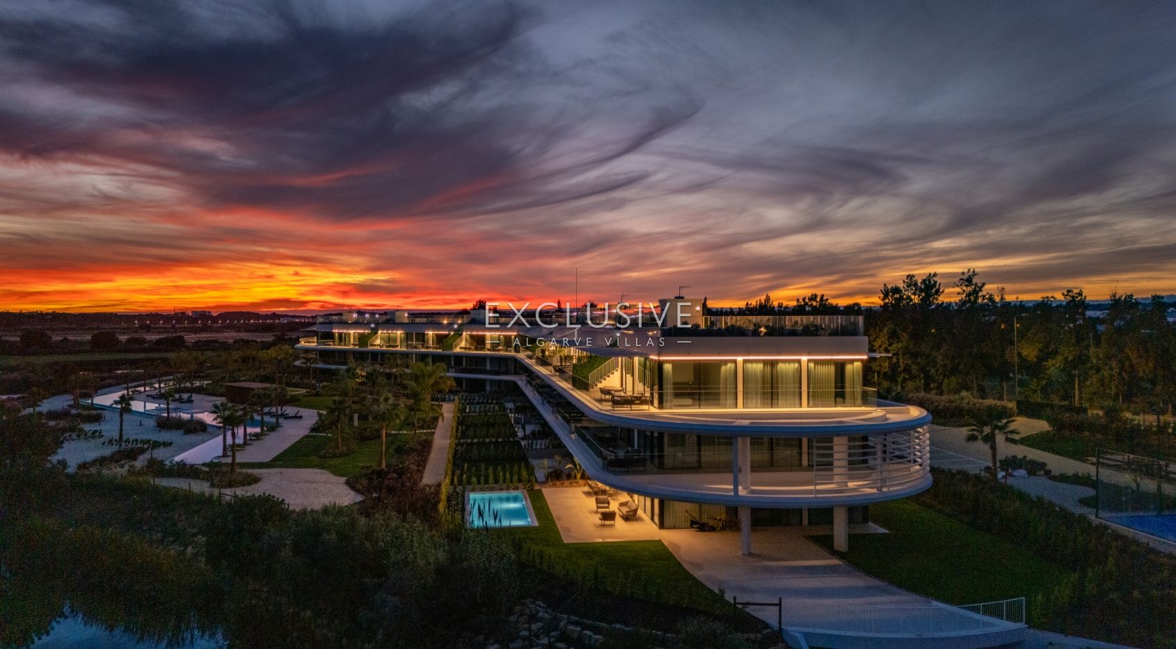 luxury 3 Bedroom contemporary penthouse in Vilamoura with golf and ocean views