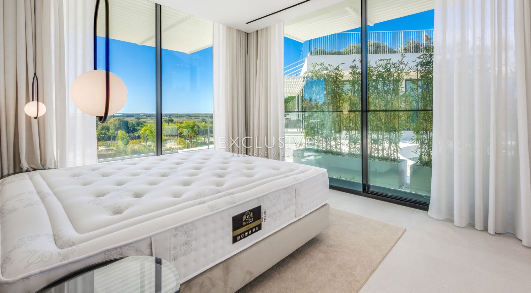 3 Bedroom contemporary penthouse in Vilamoura with golf and ocean views