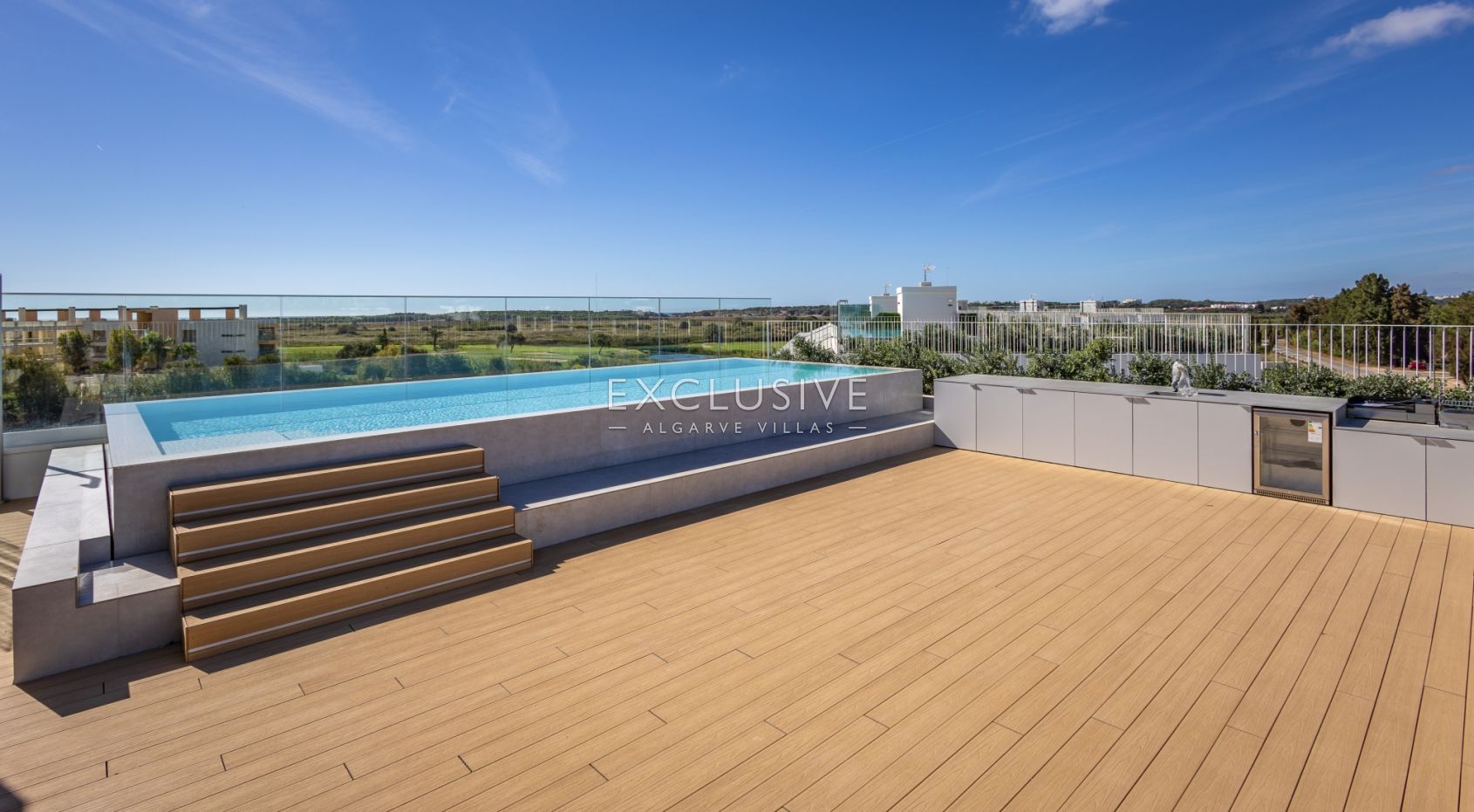 3 Bedroom contemporary penthouse in Vilamoura with golf and ocean views