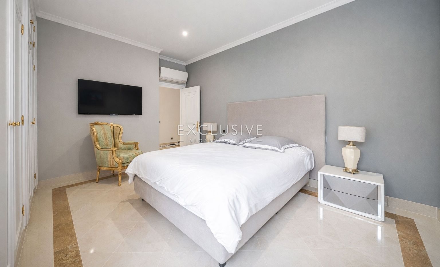 Buy a 4+1 Bedroom Luxury Villa in Vilamoura’s Prestigious Old Course Area