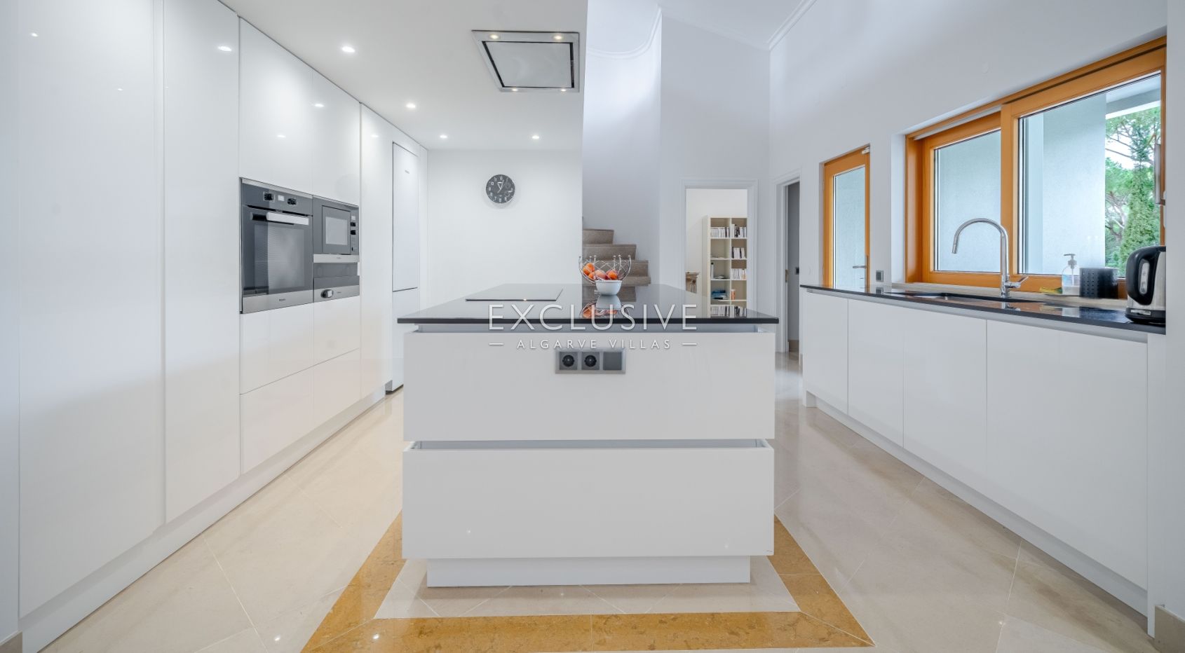 Buy a 4+1 Bedroom Luxury Villa in Vilamoura’s Prestigious Old Course Area