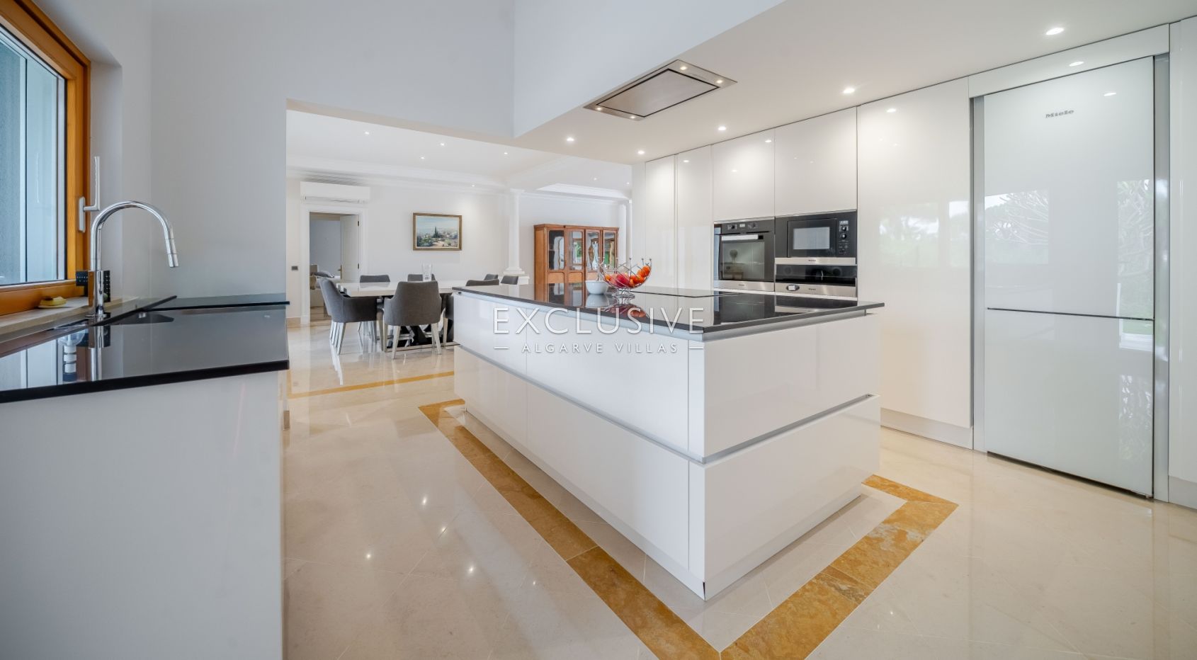 Buy a 4+1 Bedroom Luxury Villa in Vilamoura’s Prestigious Old Course Area