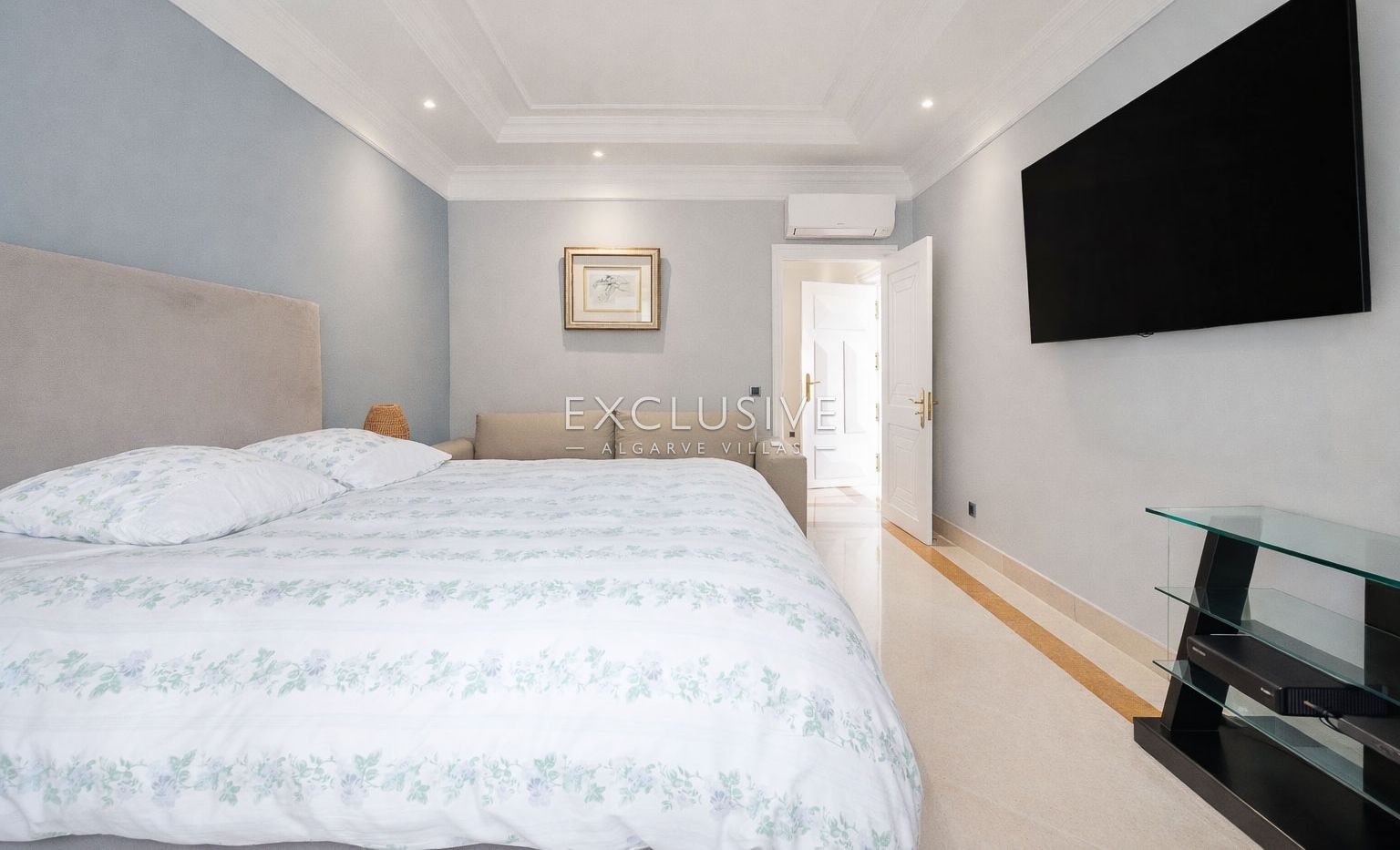 Buy a 4+1 Bedroom Luxury Villa in Vilamoura’s Prestigious Old Course Area