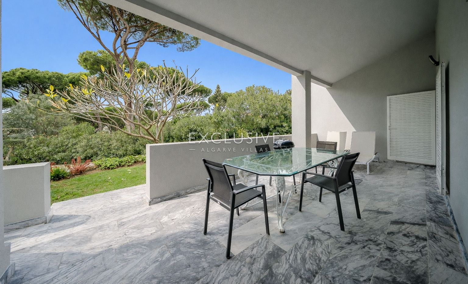 Buy a 4+1 Bedroom Luxury Villa in Vilamoura’s Prestigious Old Course Area