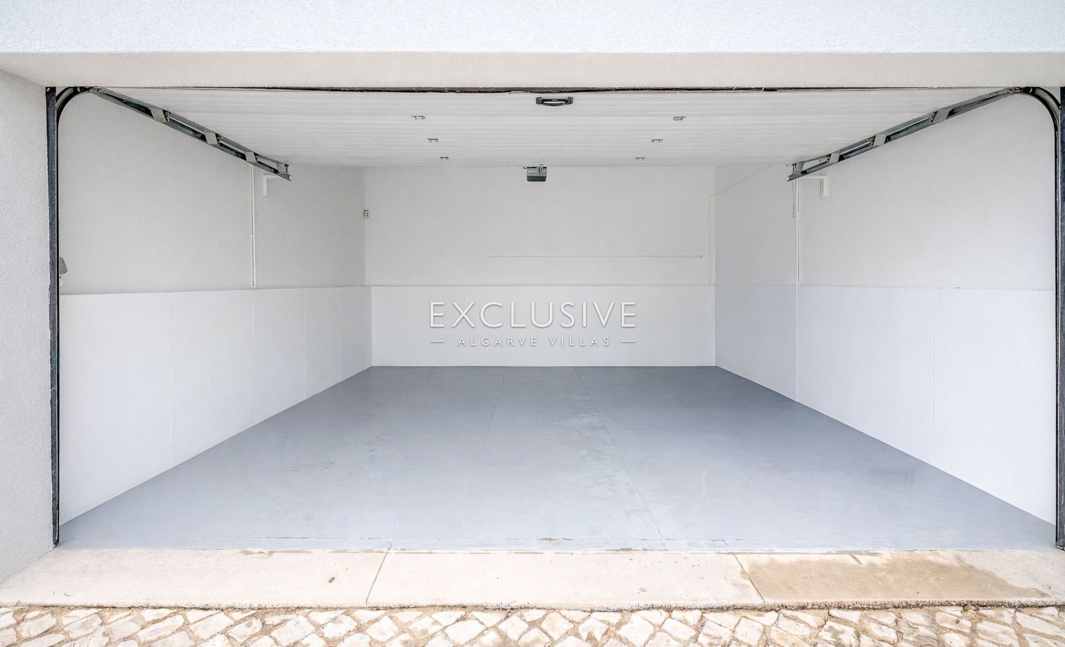 Buy a 4+1 Bedroom Luxury Villa in Vilamoura’s Prestigious Old Course Area